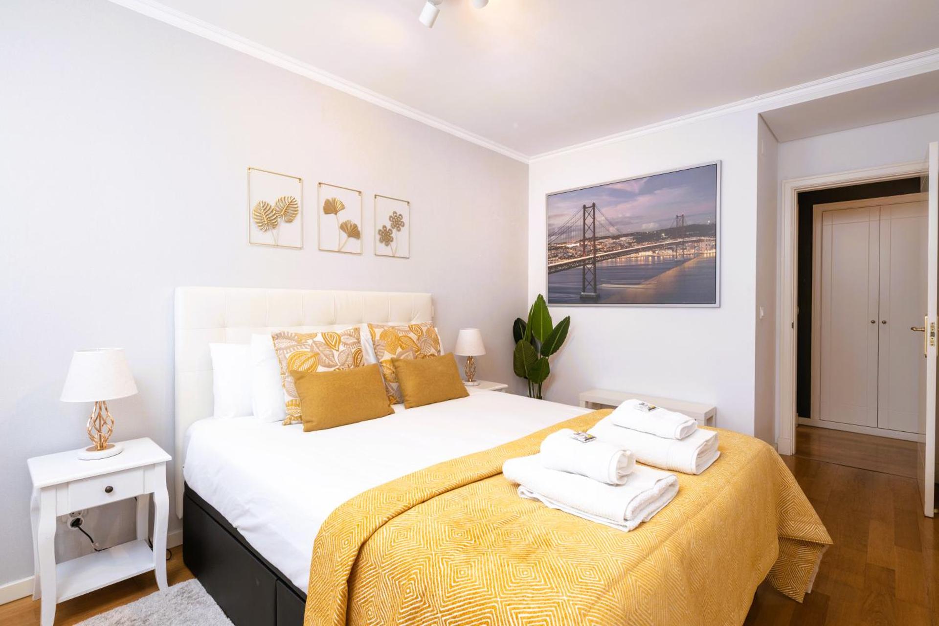 Lisbon Relax Pool Apartment - Free Parking Garage