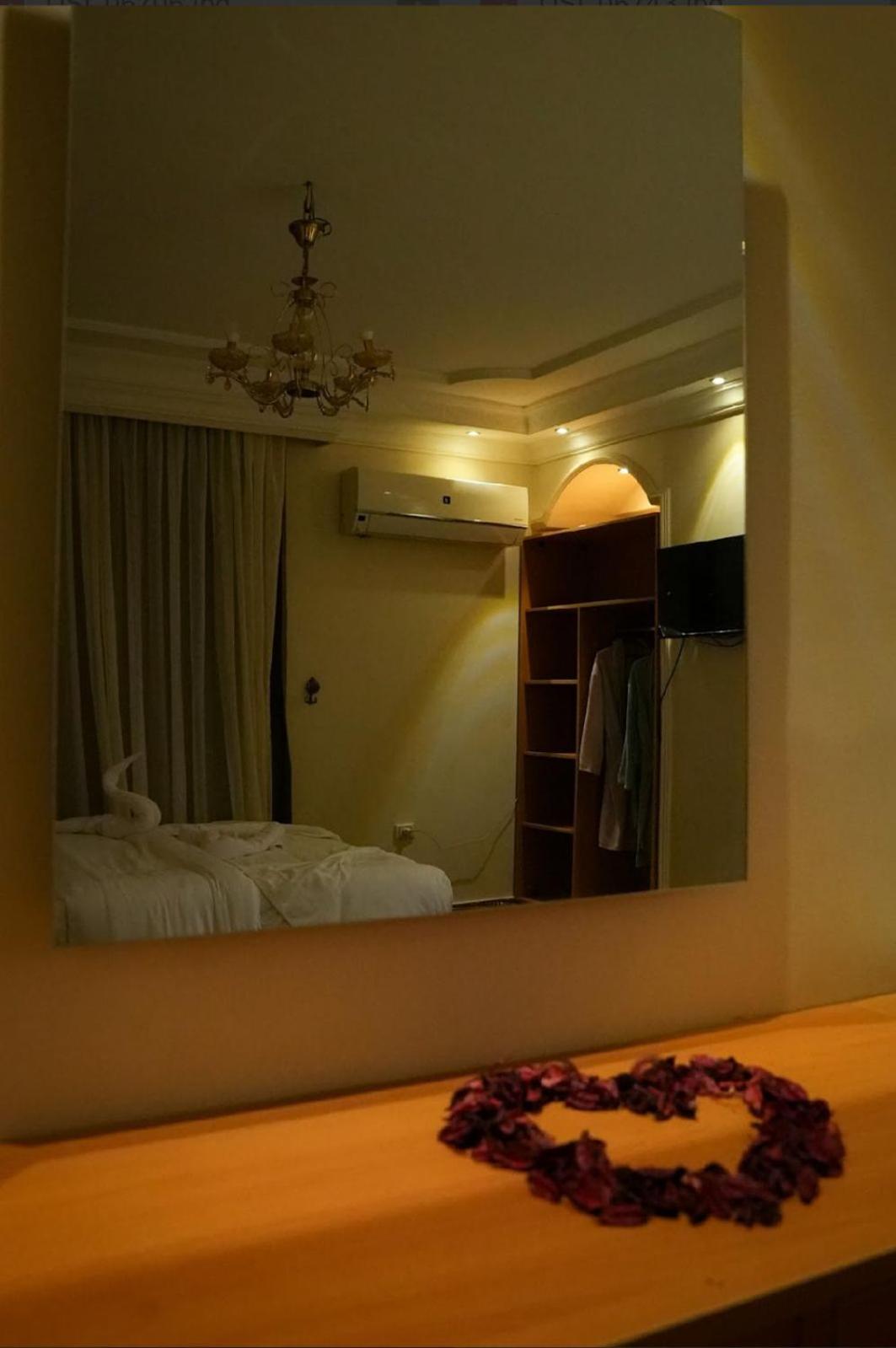 Three pyramids view & jacuzzi - Photo 74