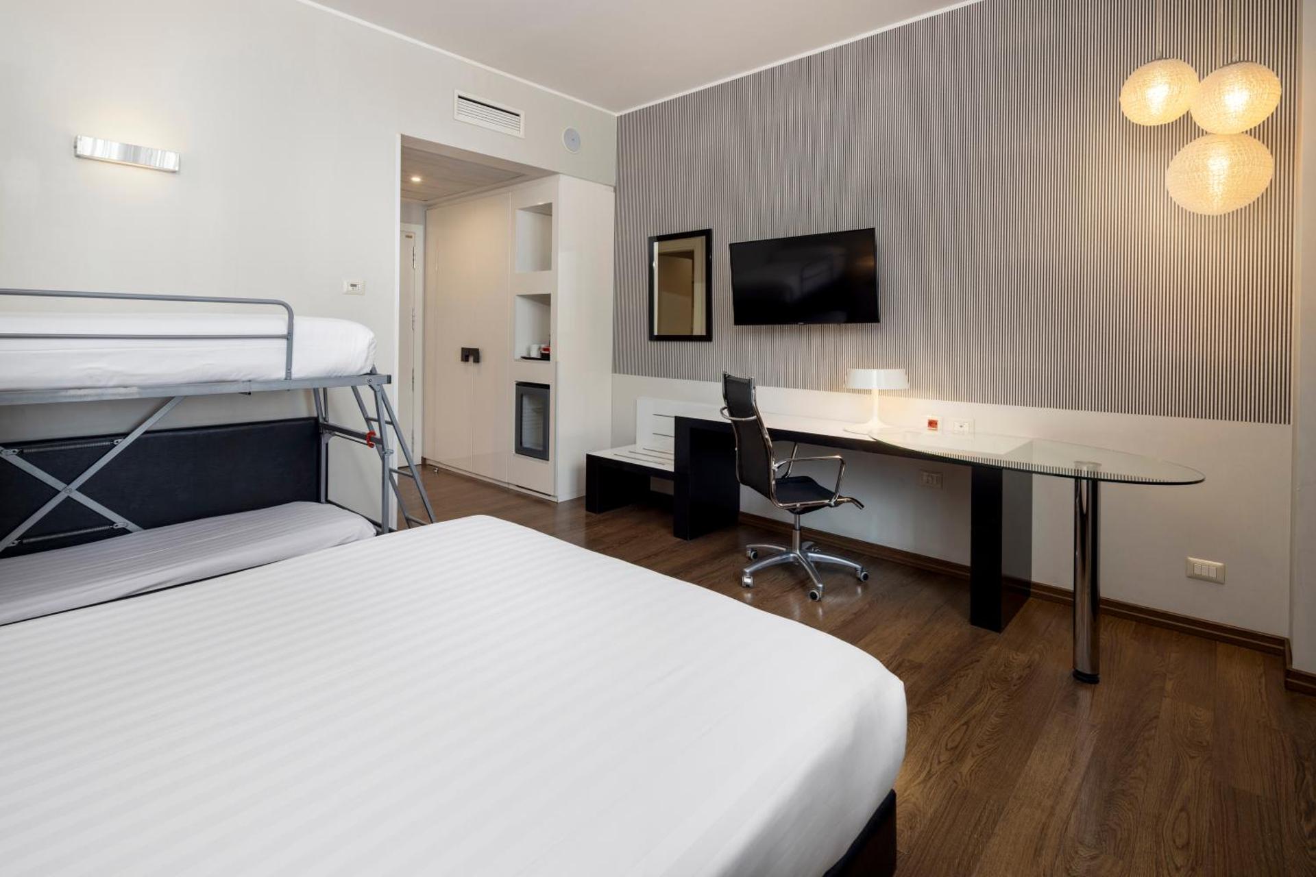 Holiday Inn Genoa City by IHG - Photo 40