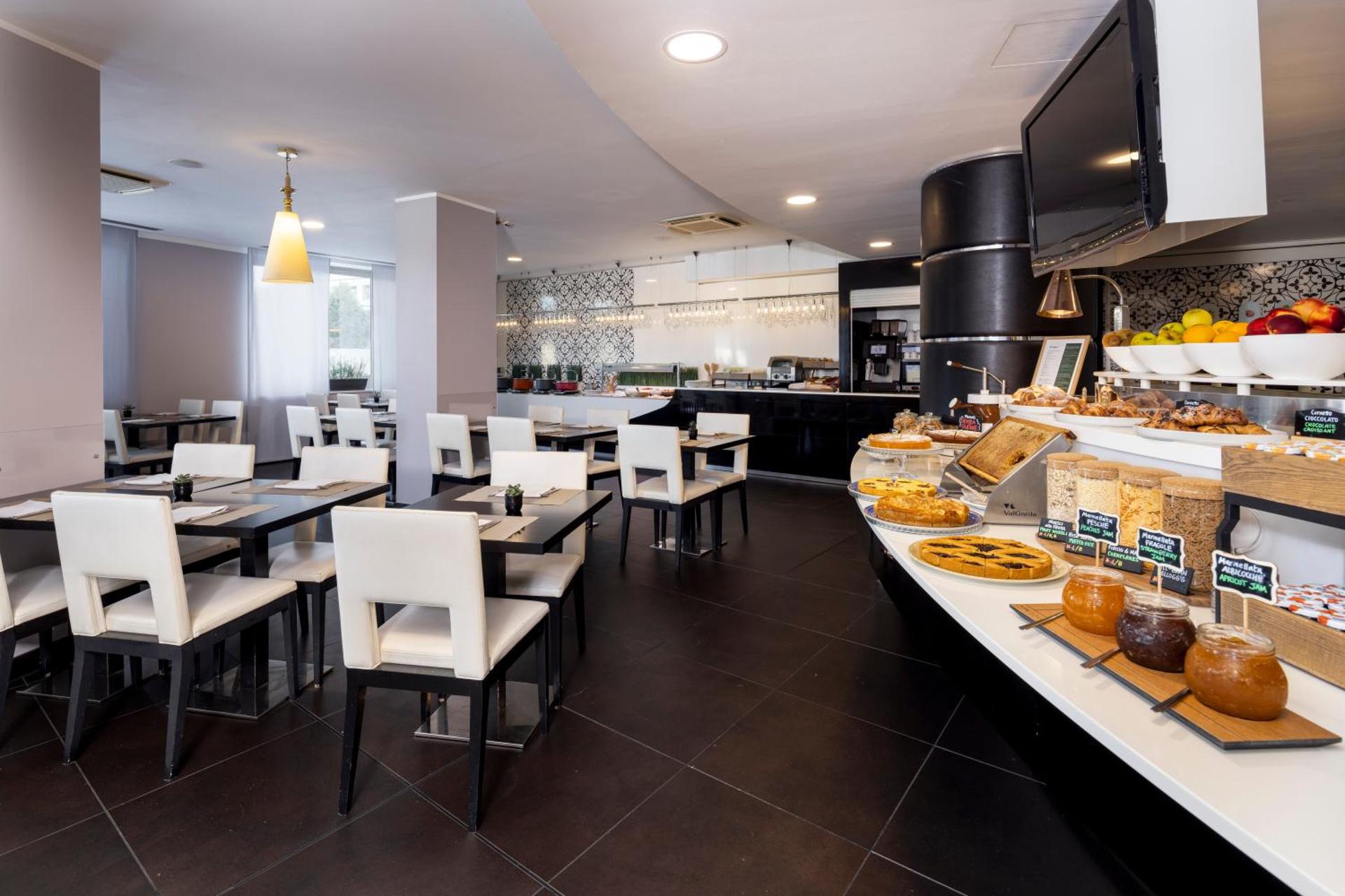 Holiday Inn Genoa City by IHG - Photo 53