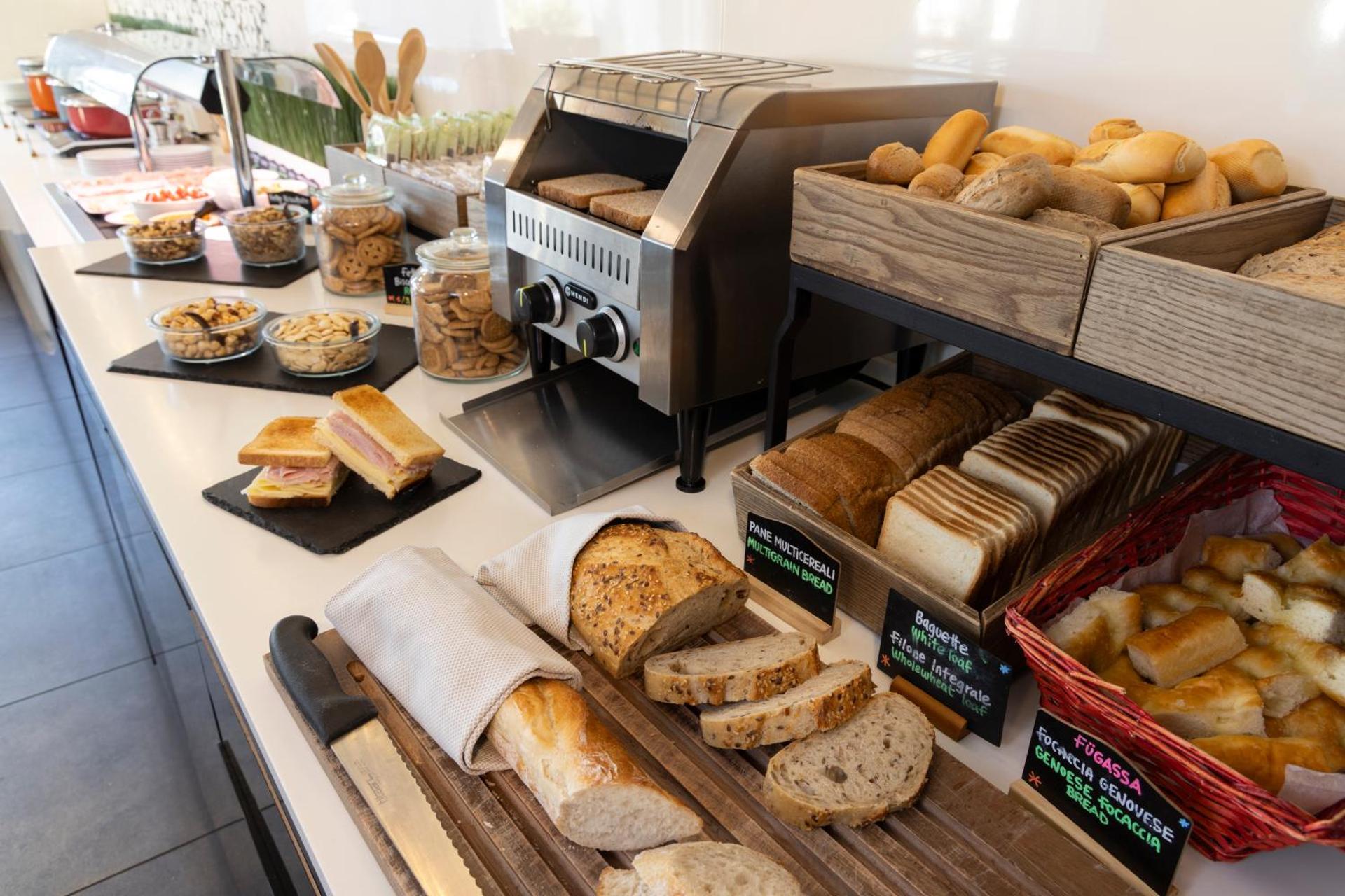 Holiday Inn Genoa City by IHG - Photo 18