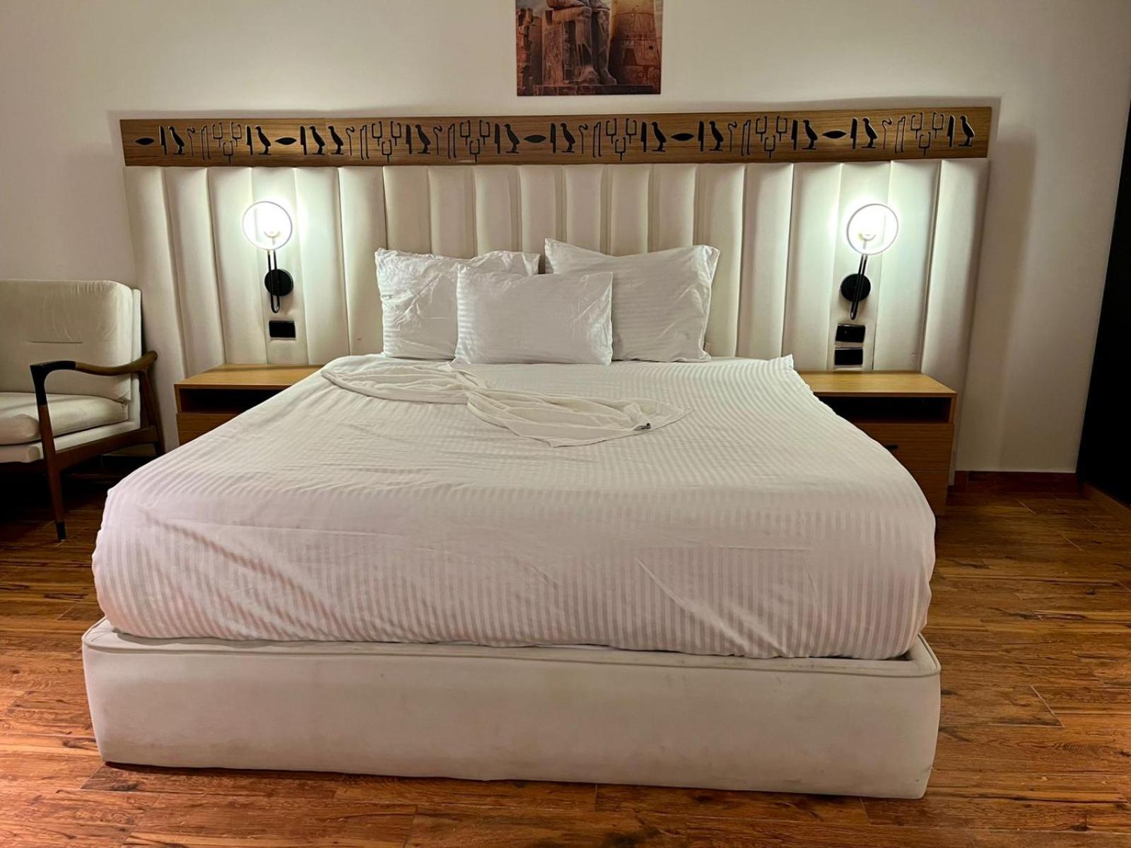 Nefertiti Royal Hotel - Photo 2