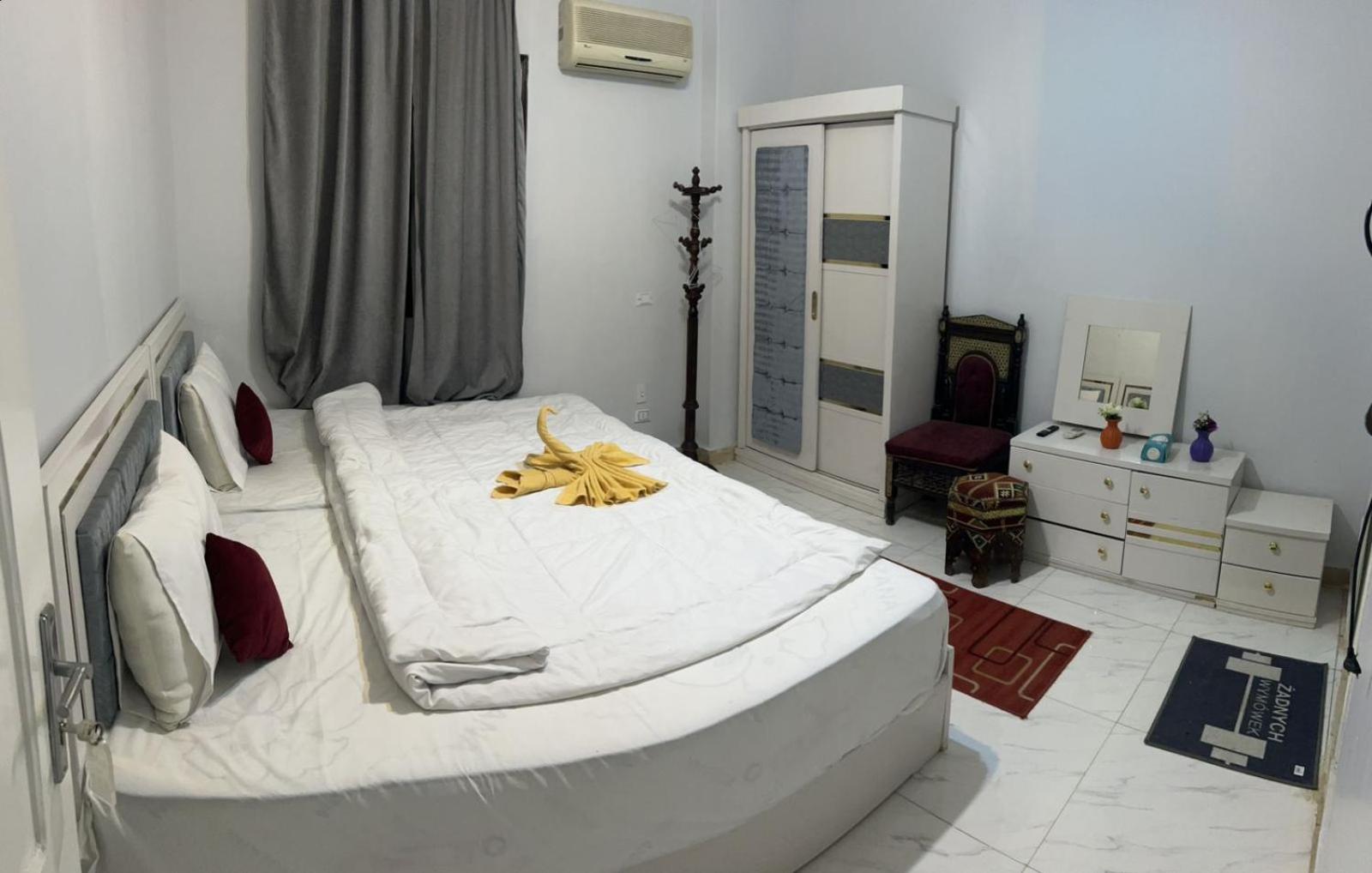 Classic Pyramids inn - Photo 29