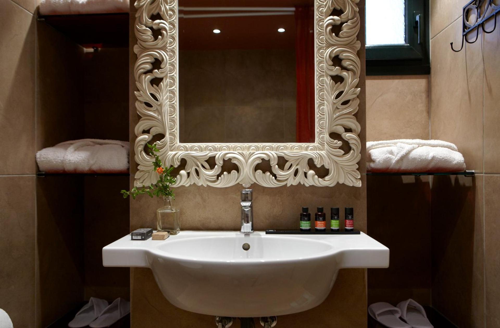 Avra Private Suites - Photo 100