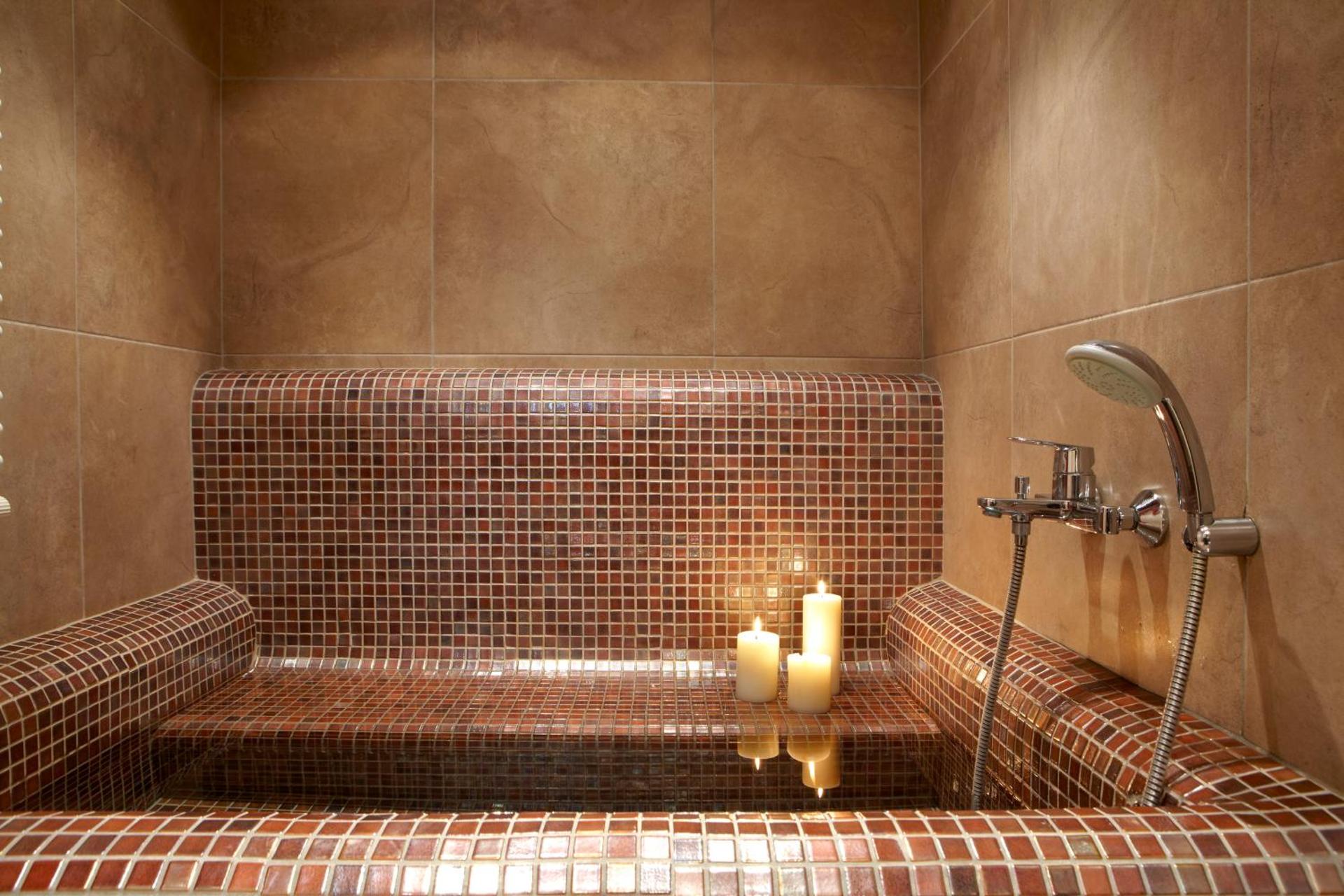 Avra Private Suites - Photo 98