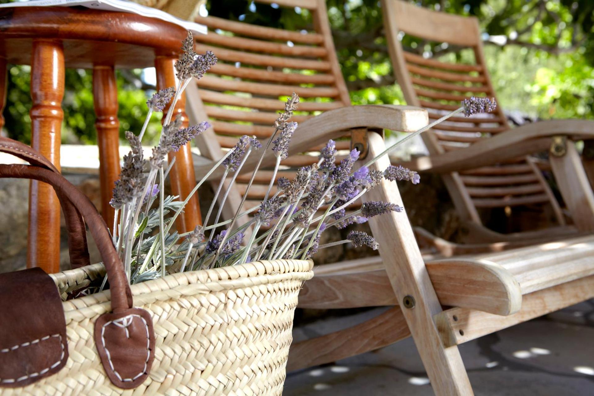 Avra Private Suites - Photo 32