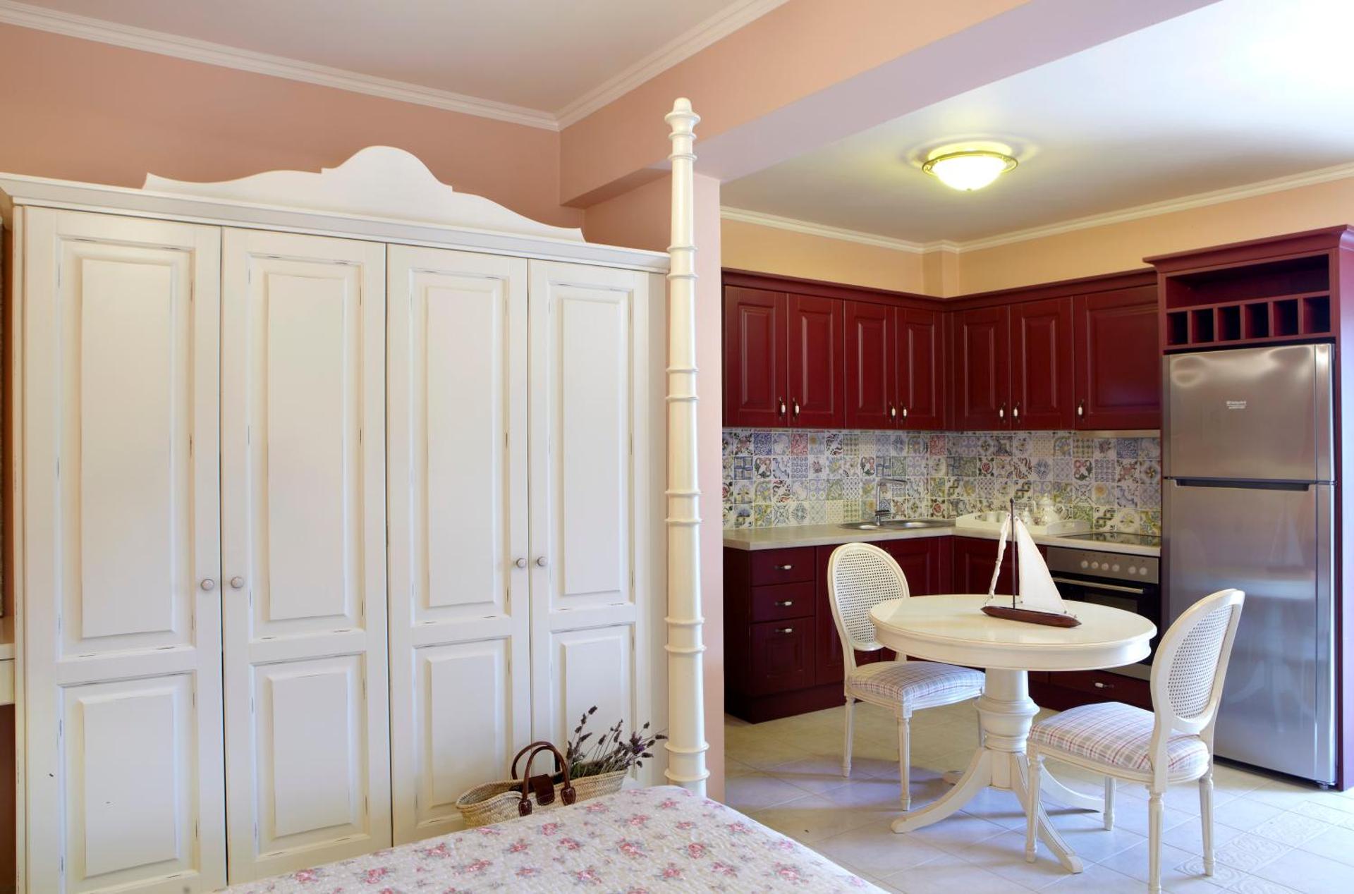 Avra Private Suites - Photo 45