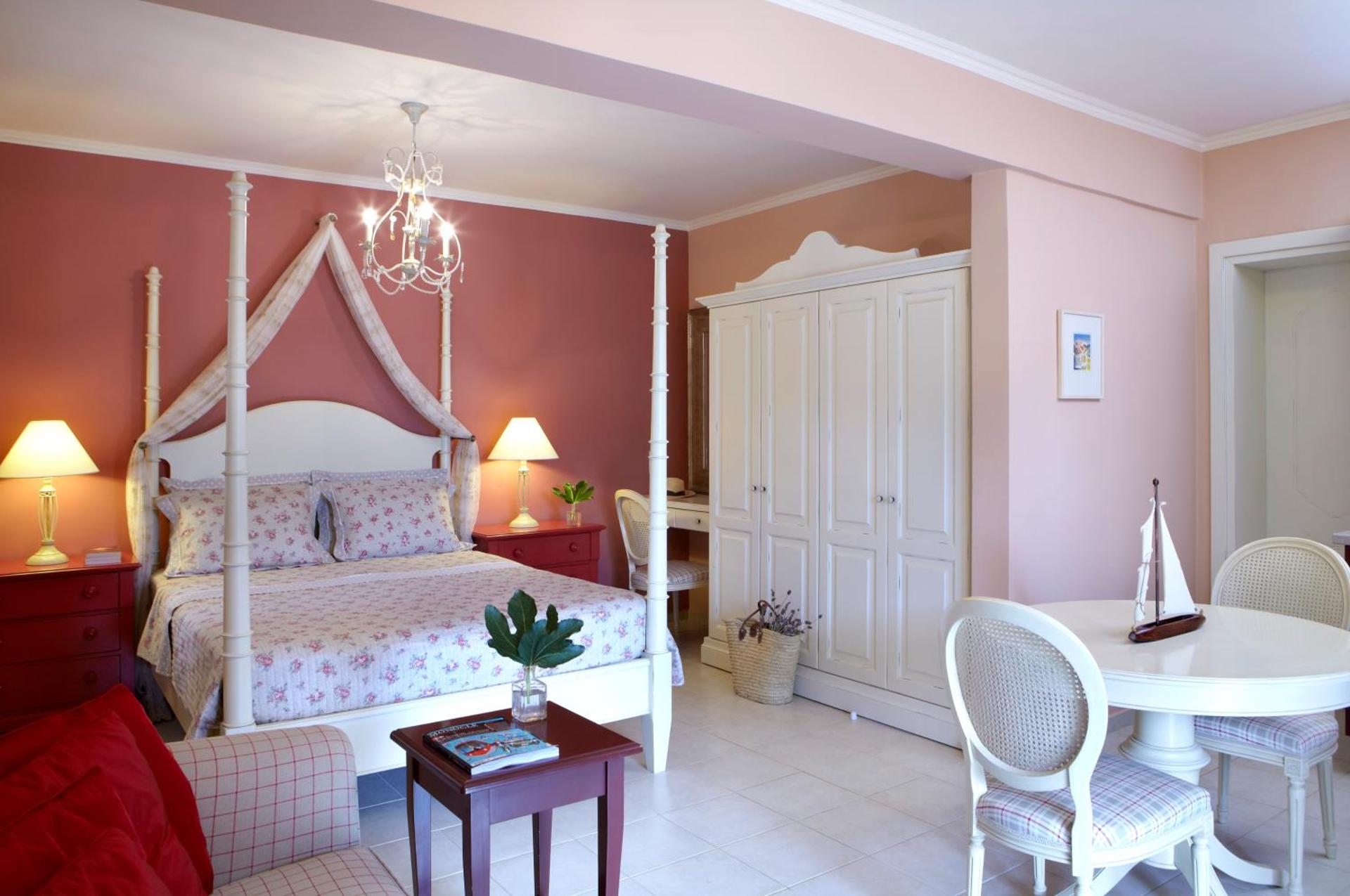 Avra Private Suites - Photo 35