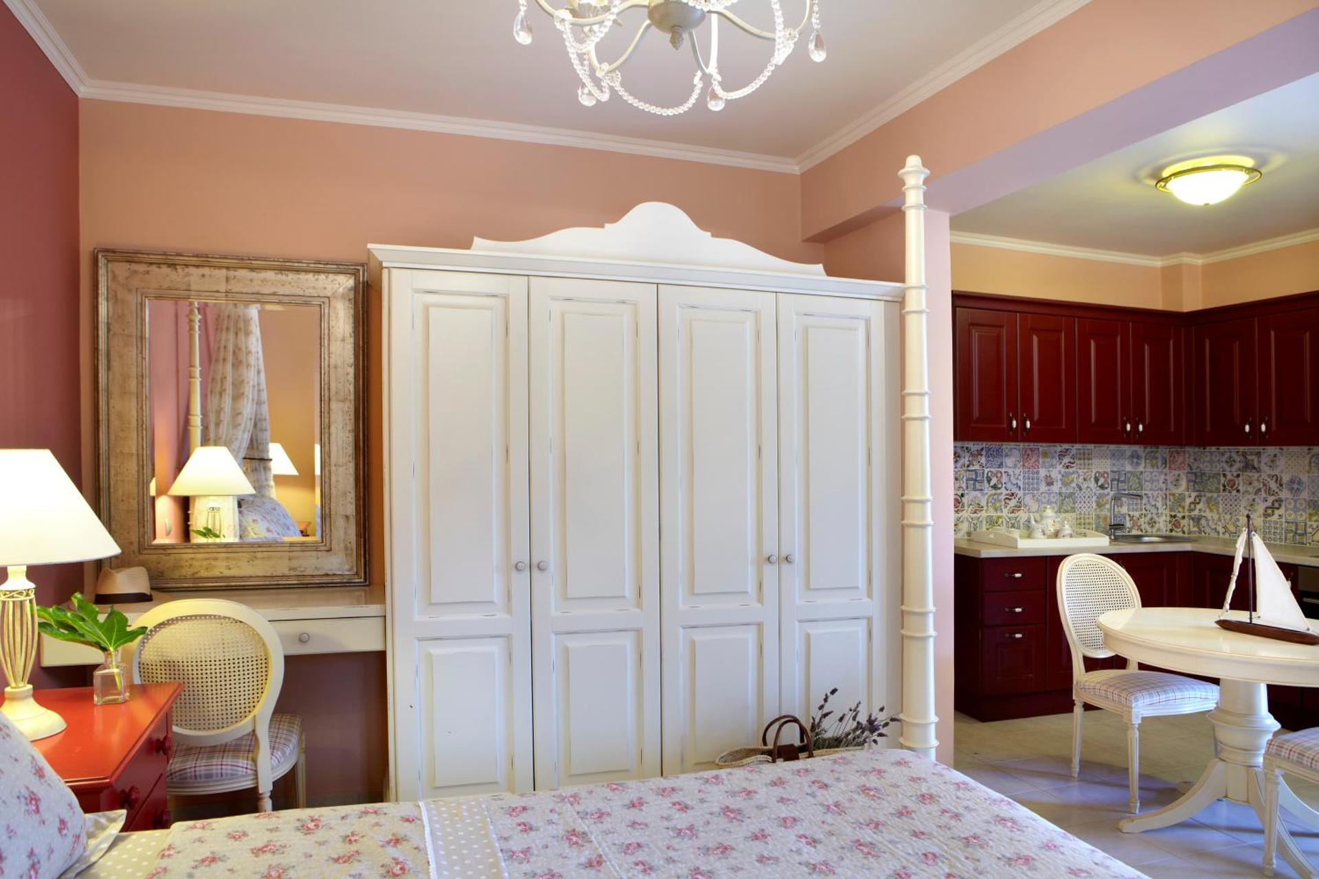 Avra Private Suites - Photo 17