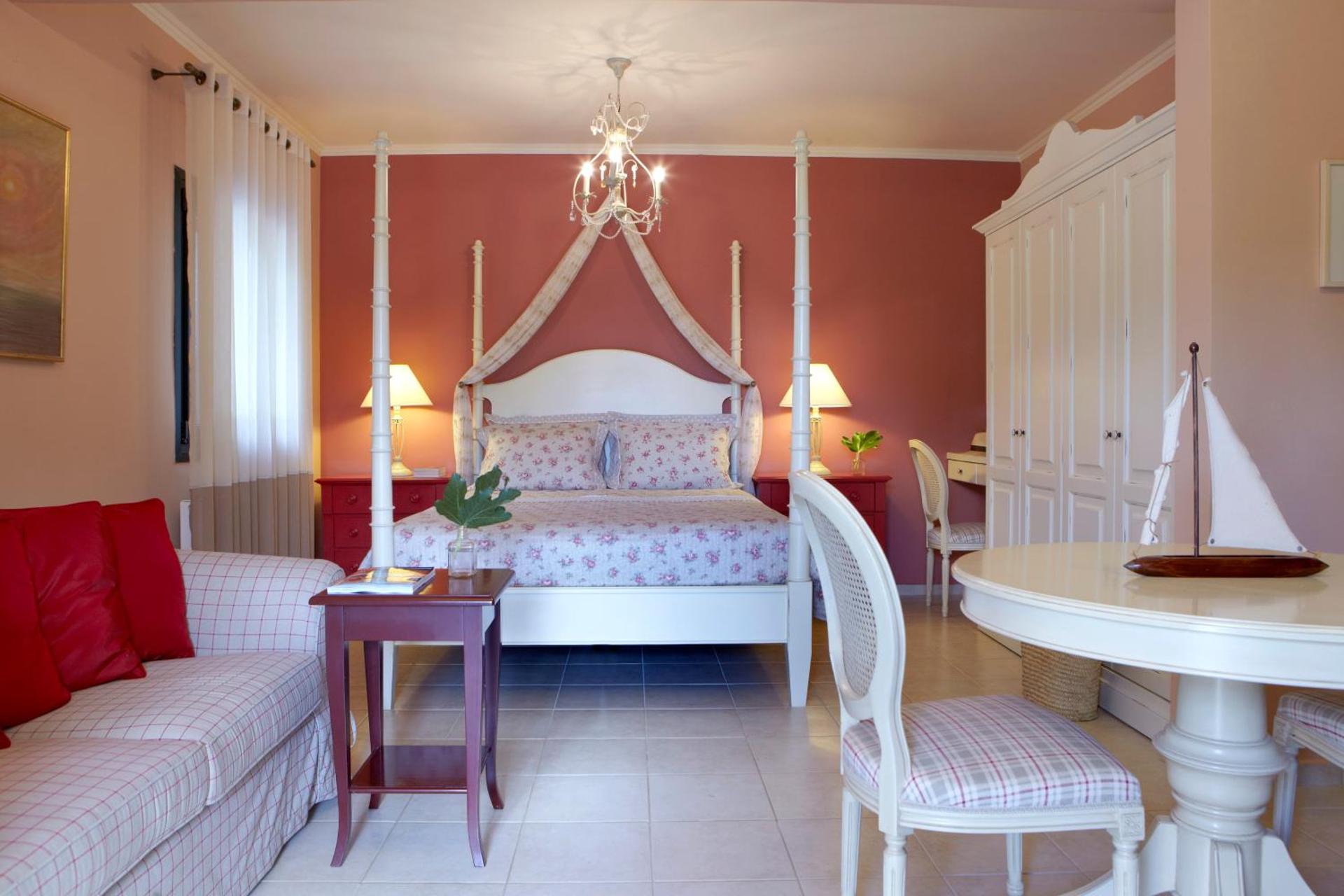 Avra Private Suites - Photo 16