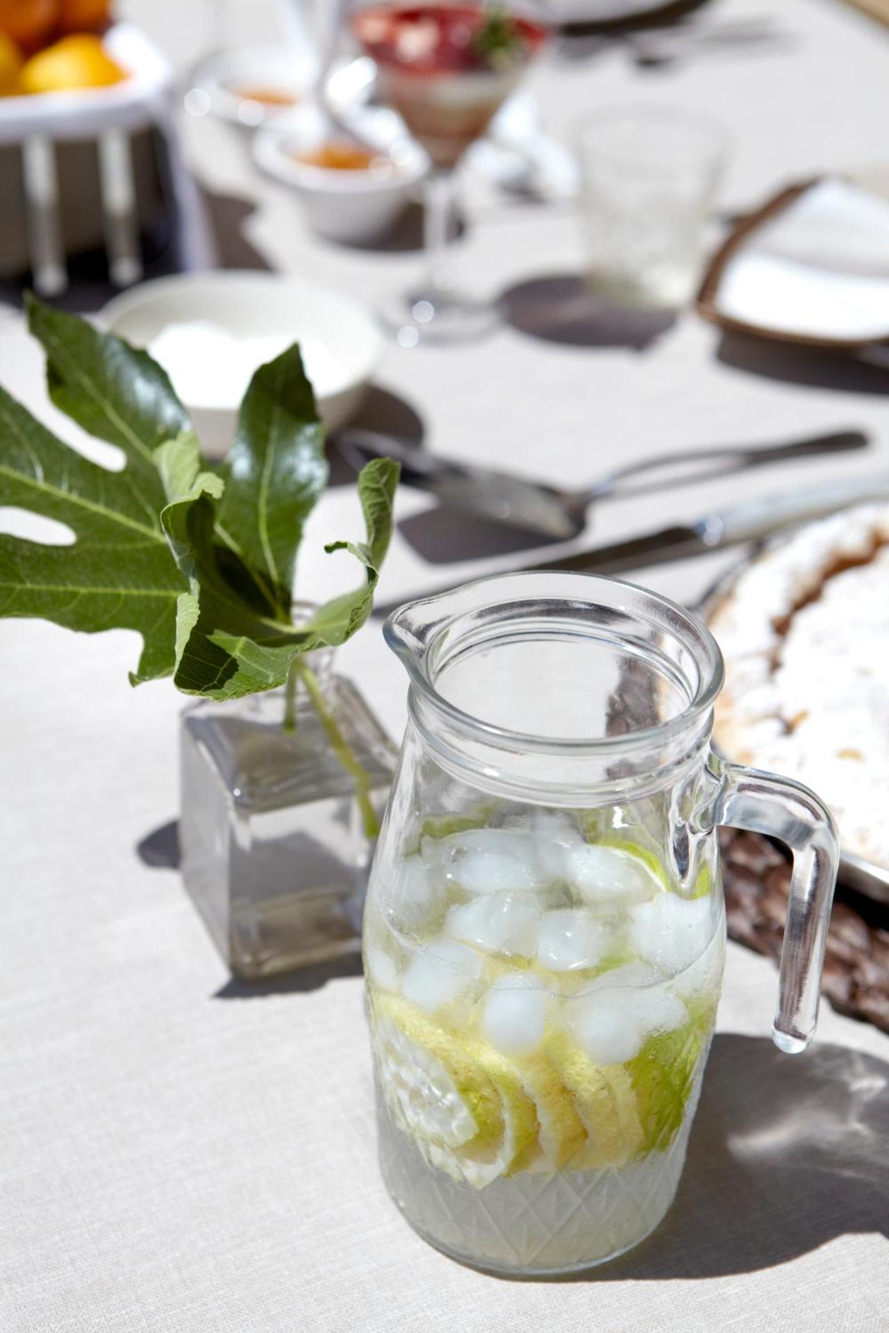 Avra Private Suites - Photo 37