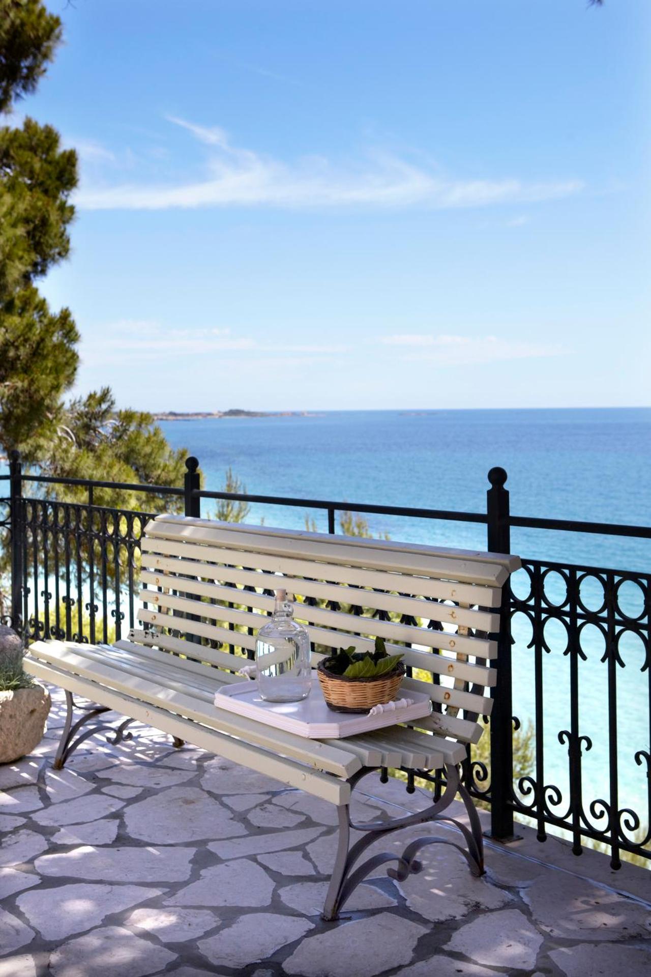 Avra Private Suites - Photo 76