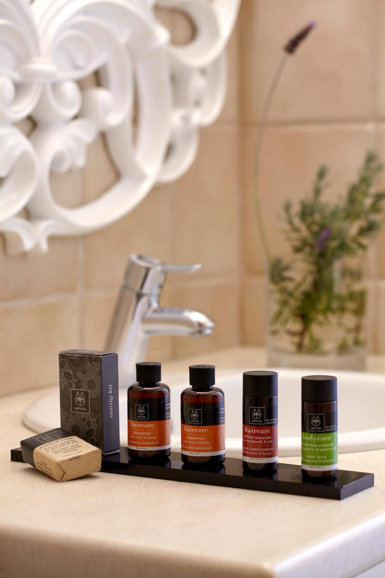 Avra Private Suites - Photo 30