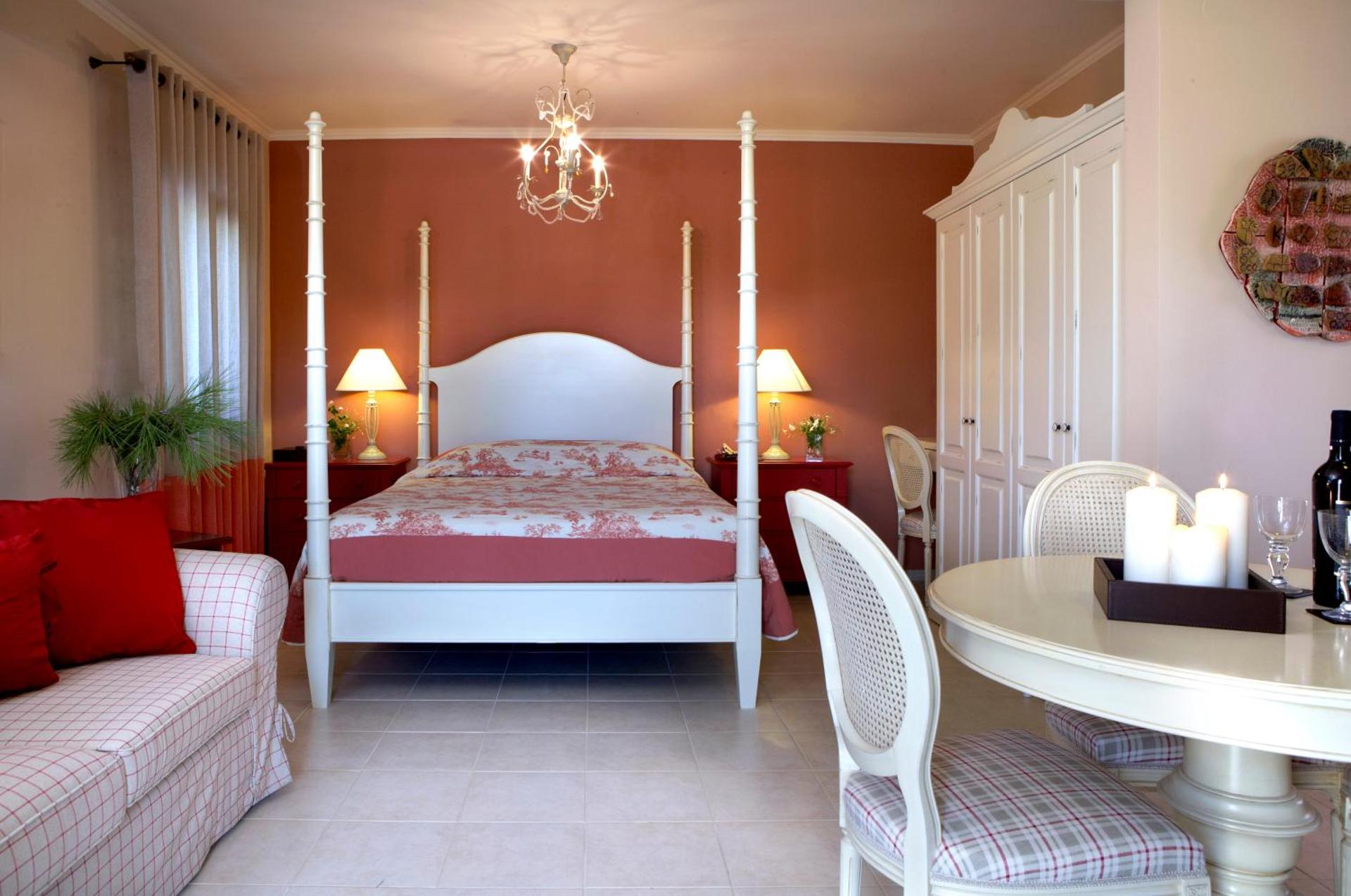 Avra Private Suites - Photo 4