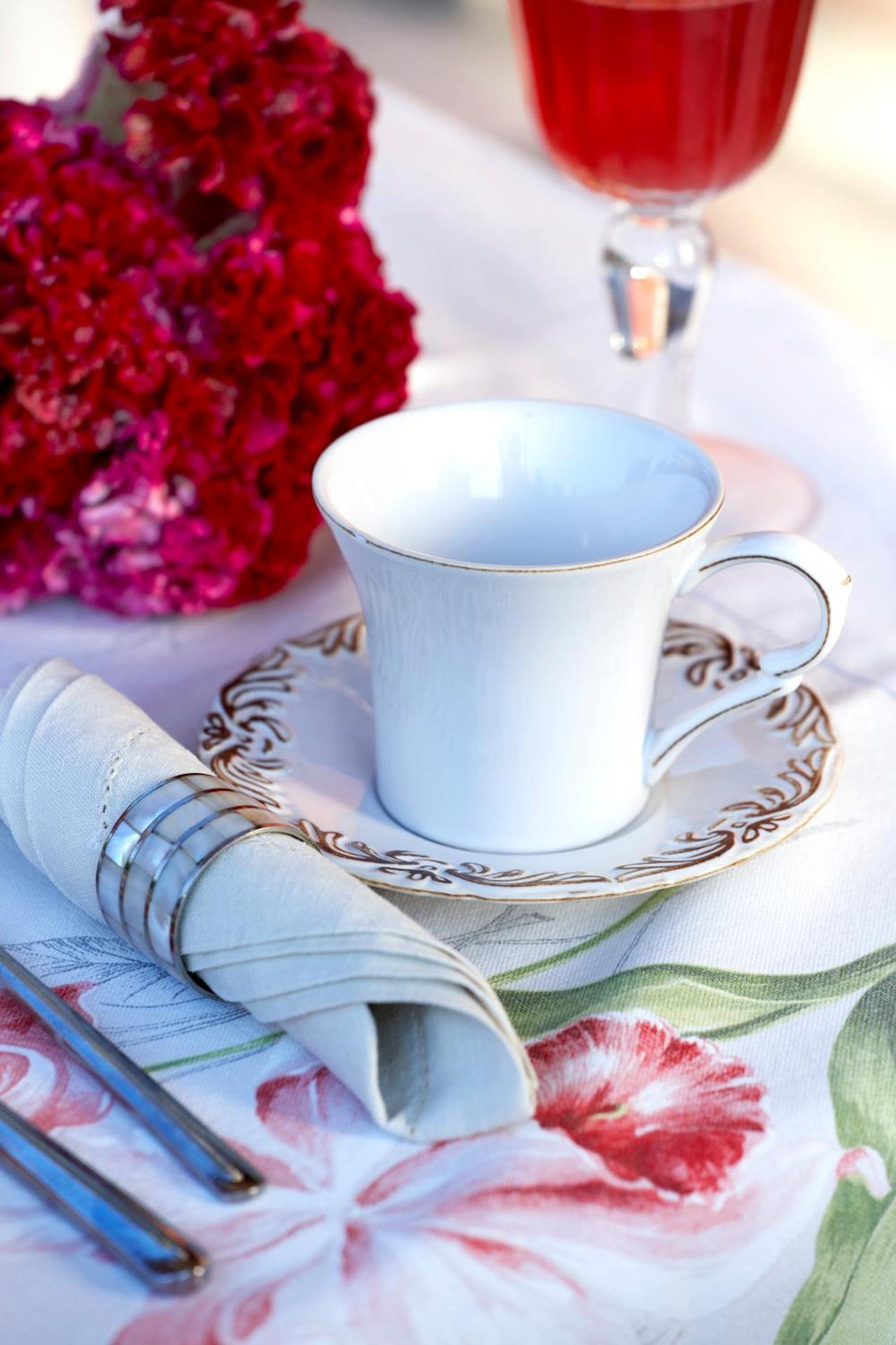 Avra Private Suites - Photo 24