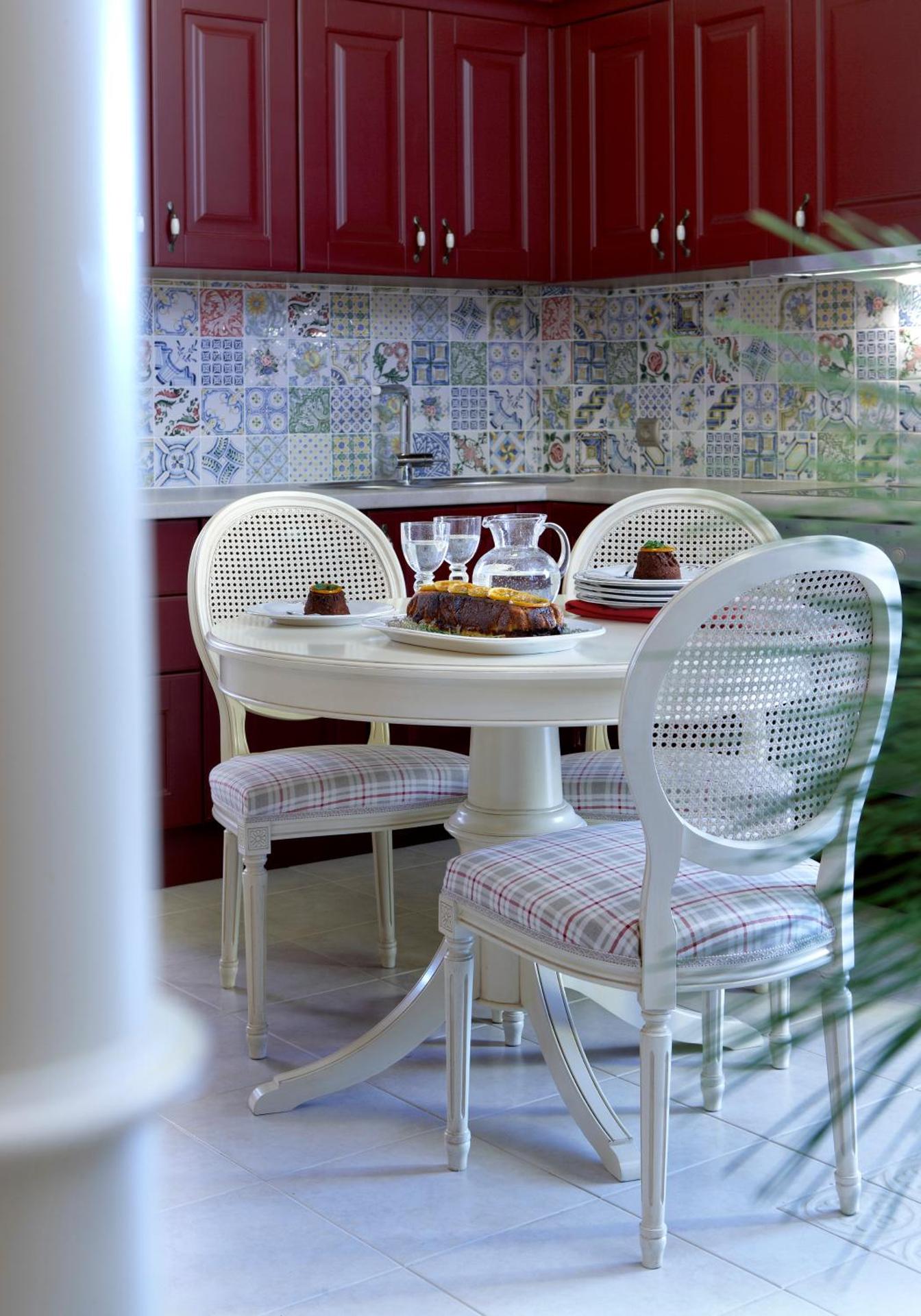 Avra Private Suites - Photo 7