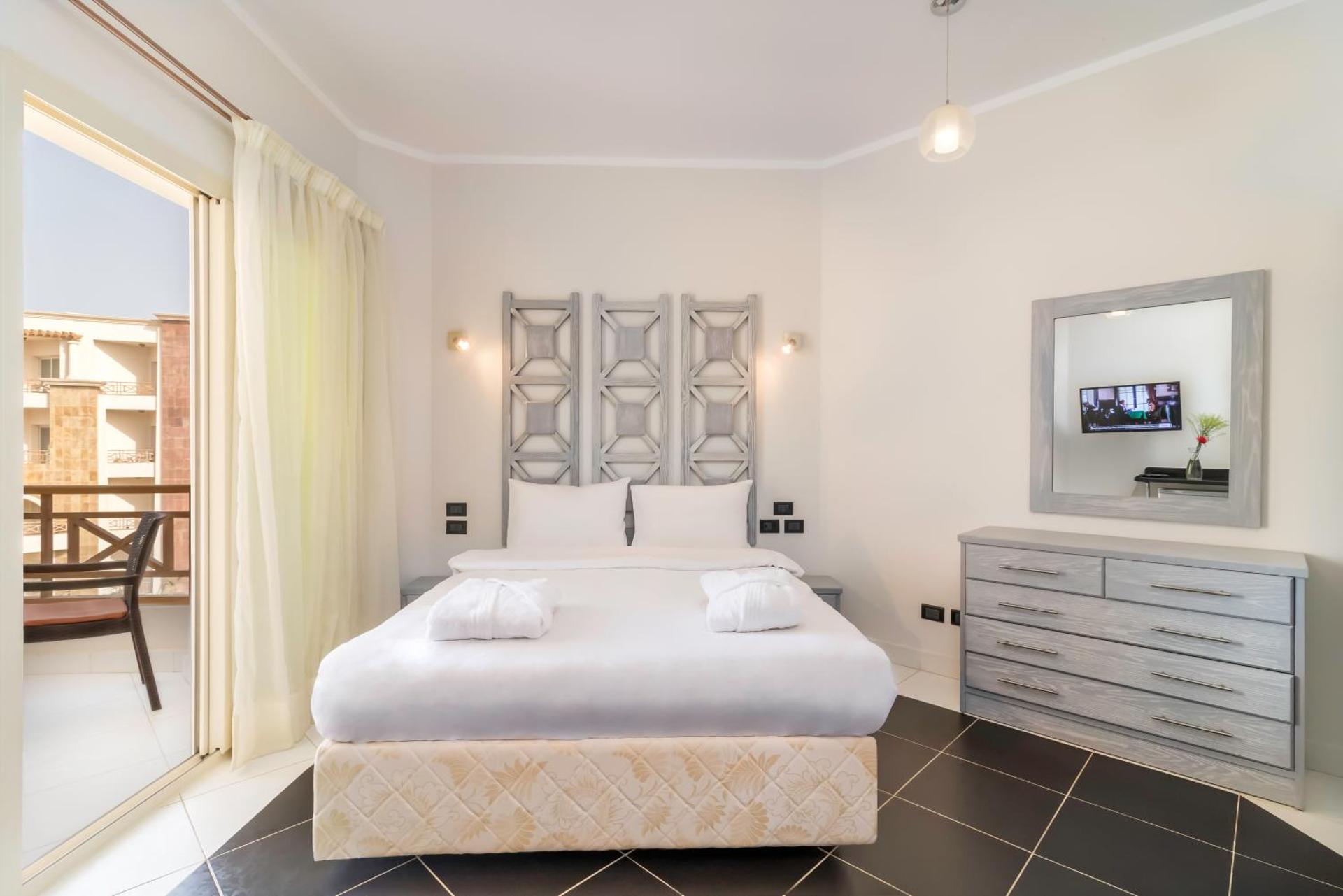 Royal Beach Boutique Hotel - Photo 38