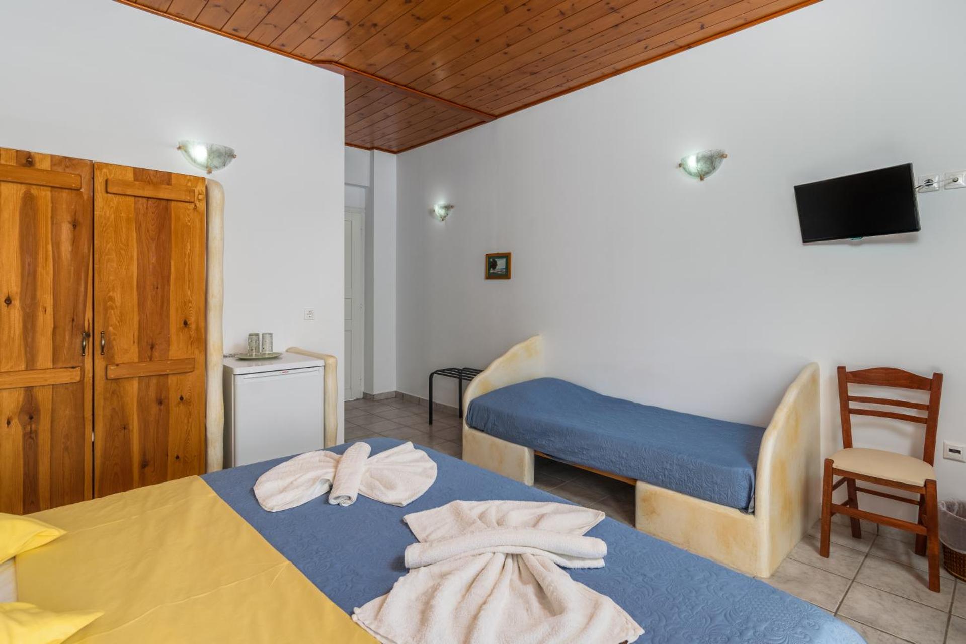 Apollon Rooms - Photo 2