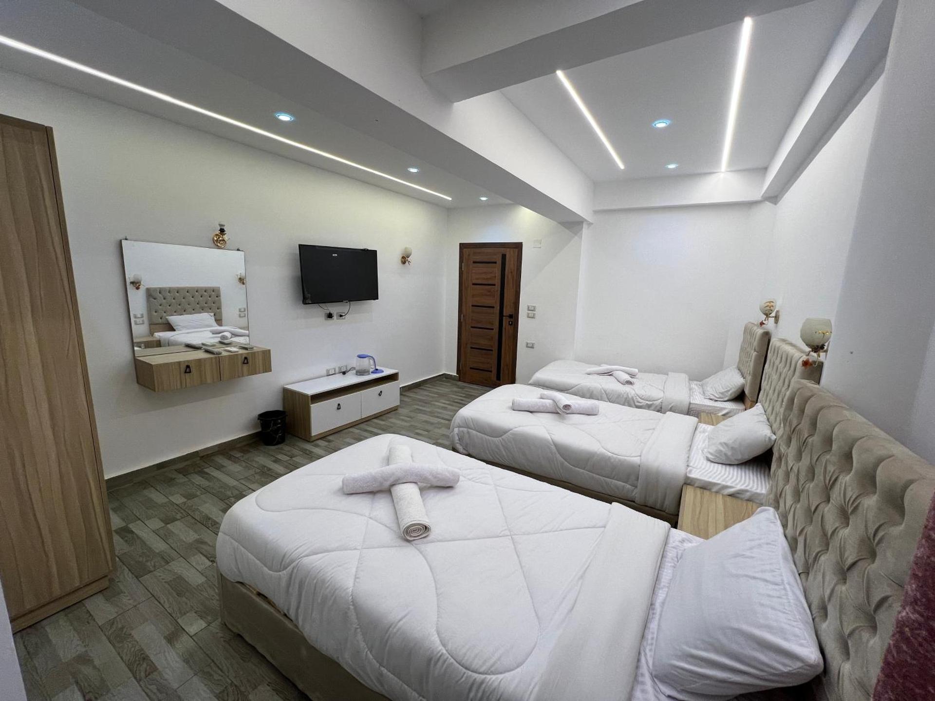 Golden king pyramids view INN - Photo 47