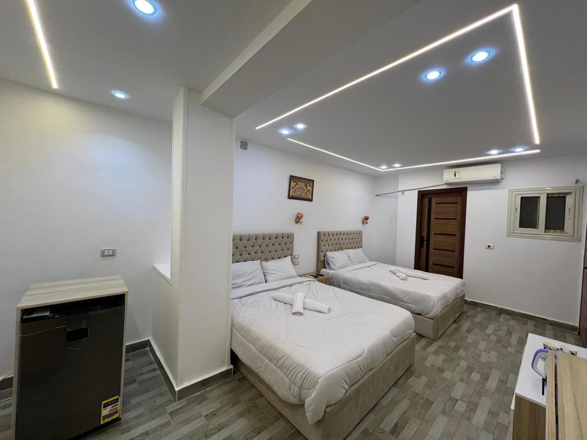 Golden king pyramids view INN - Photo 41