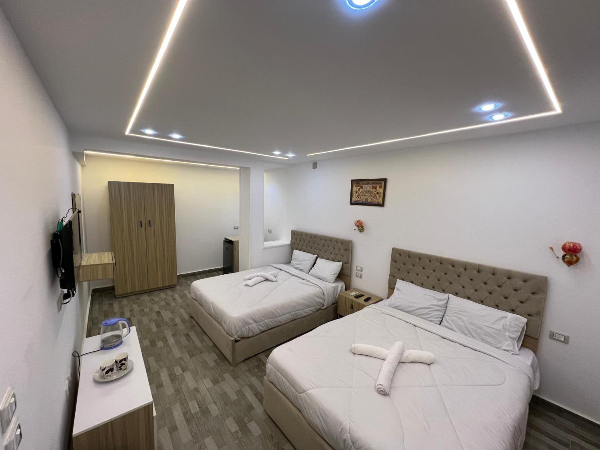 Golden king pyramids view INN - Photo 40