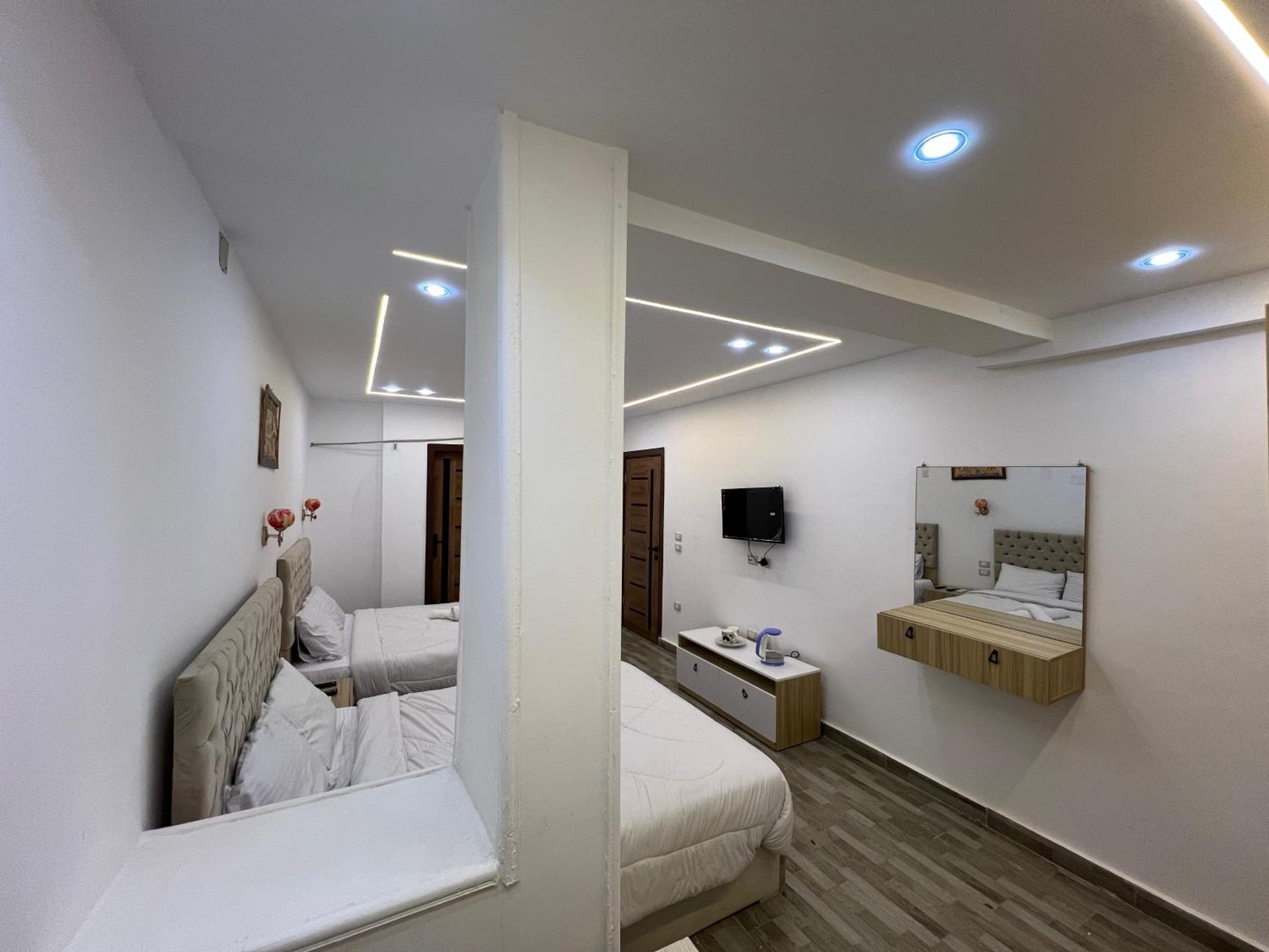 Golden king pyramids view INN - Photo 42