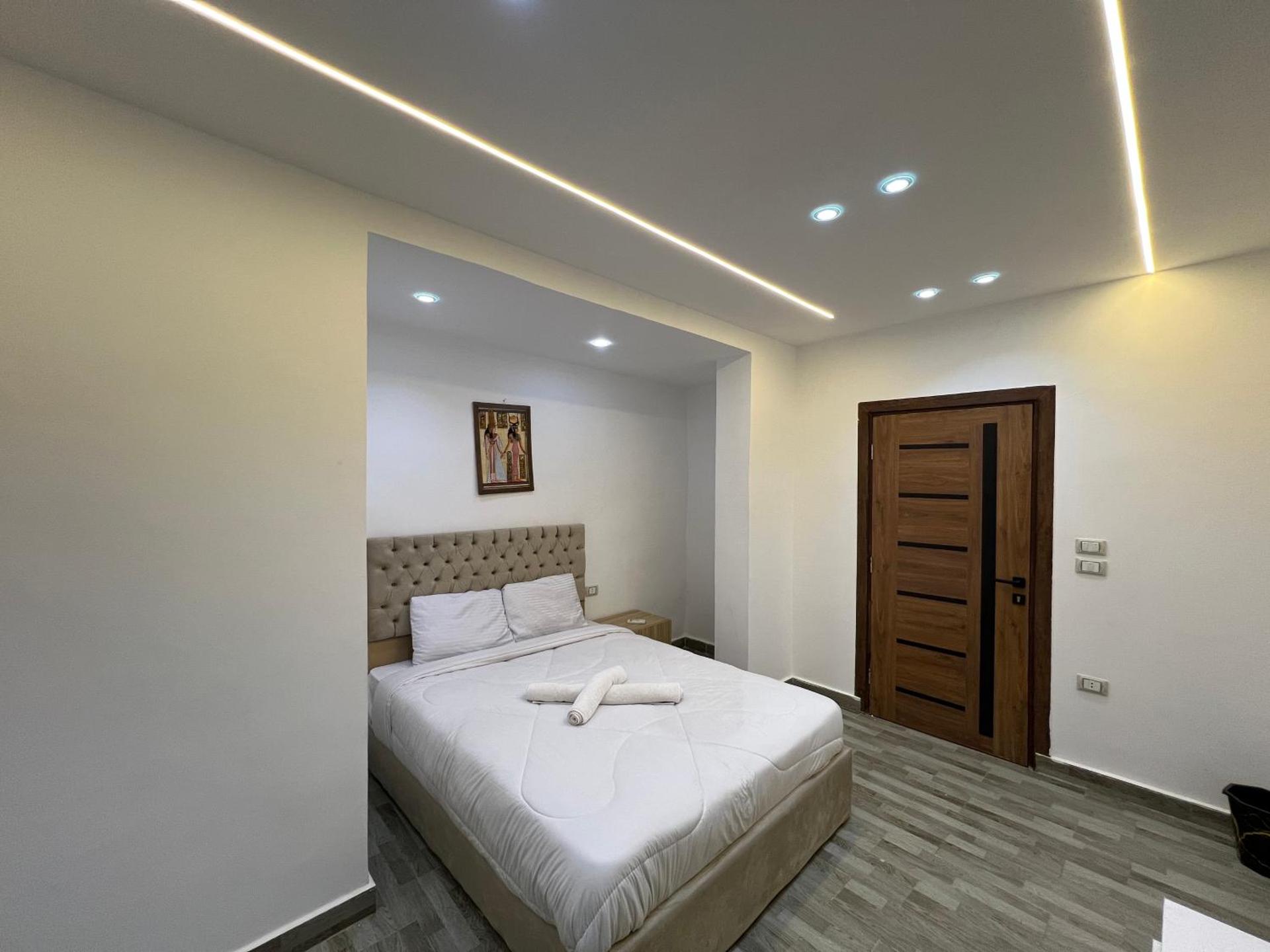 Golden king pyramids view INN - Photo 27