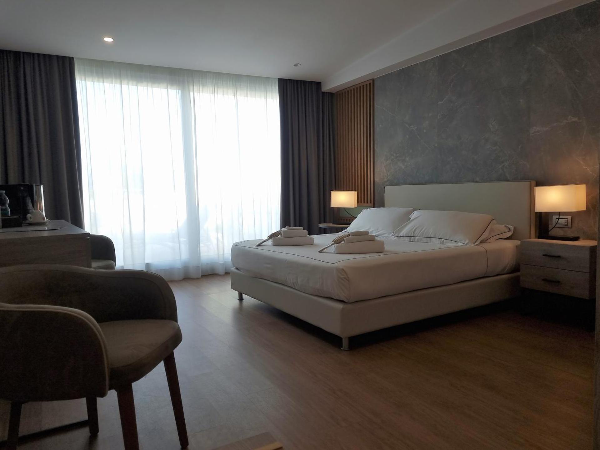 Hotel Byron - Photo 37