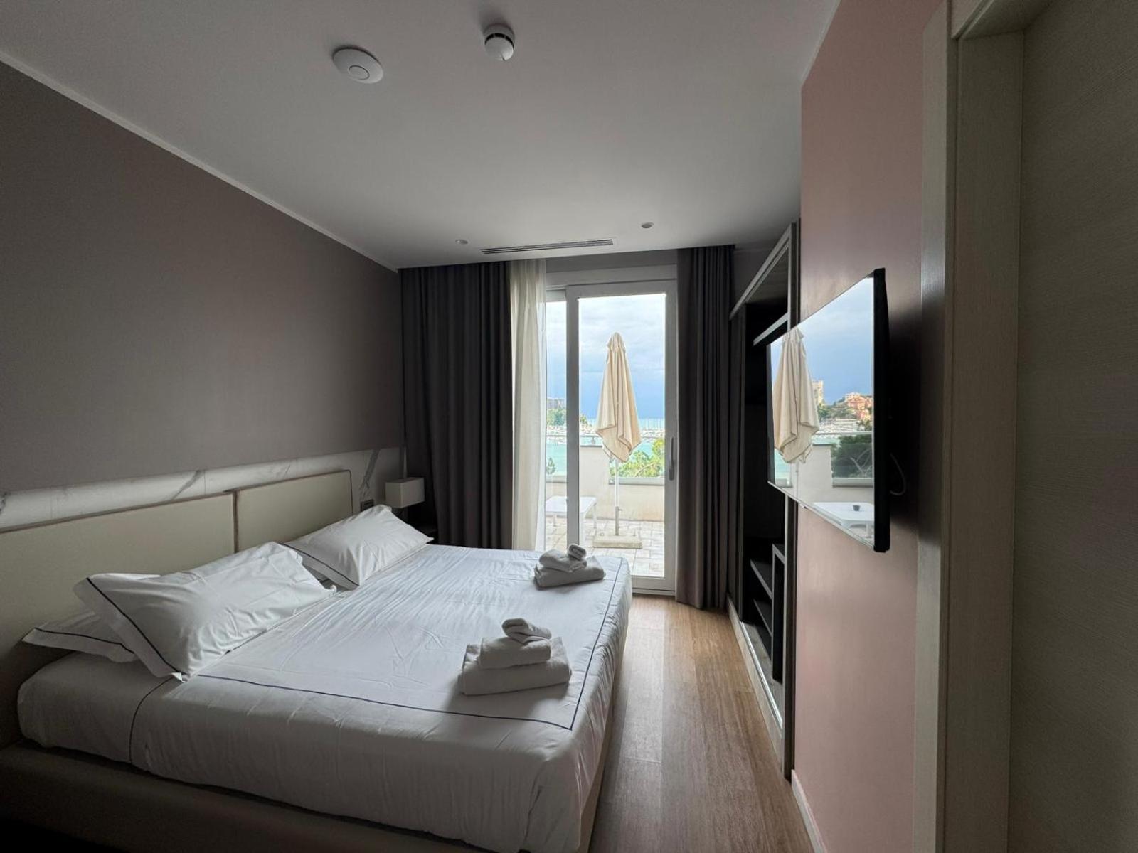 Hotel Byron - Photo 42