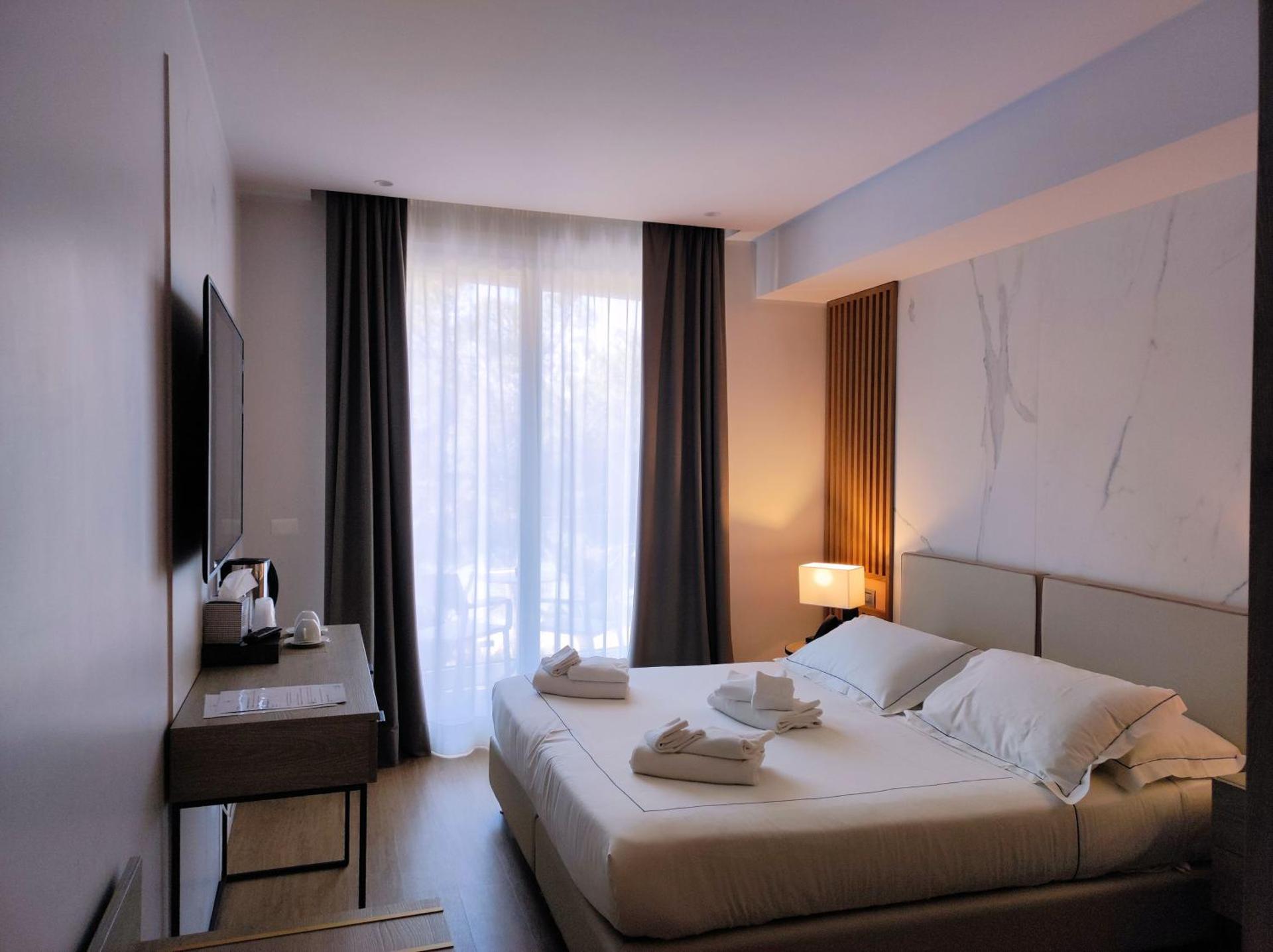 Hotel Byron - Photo 43