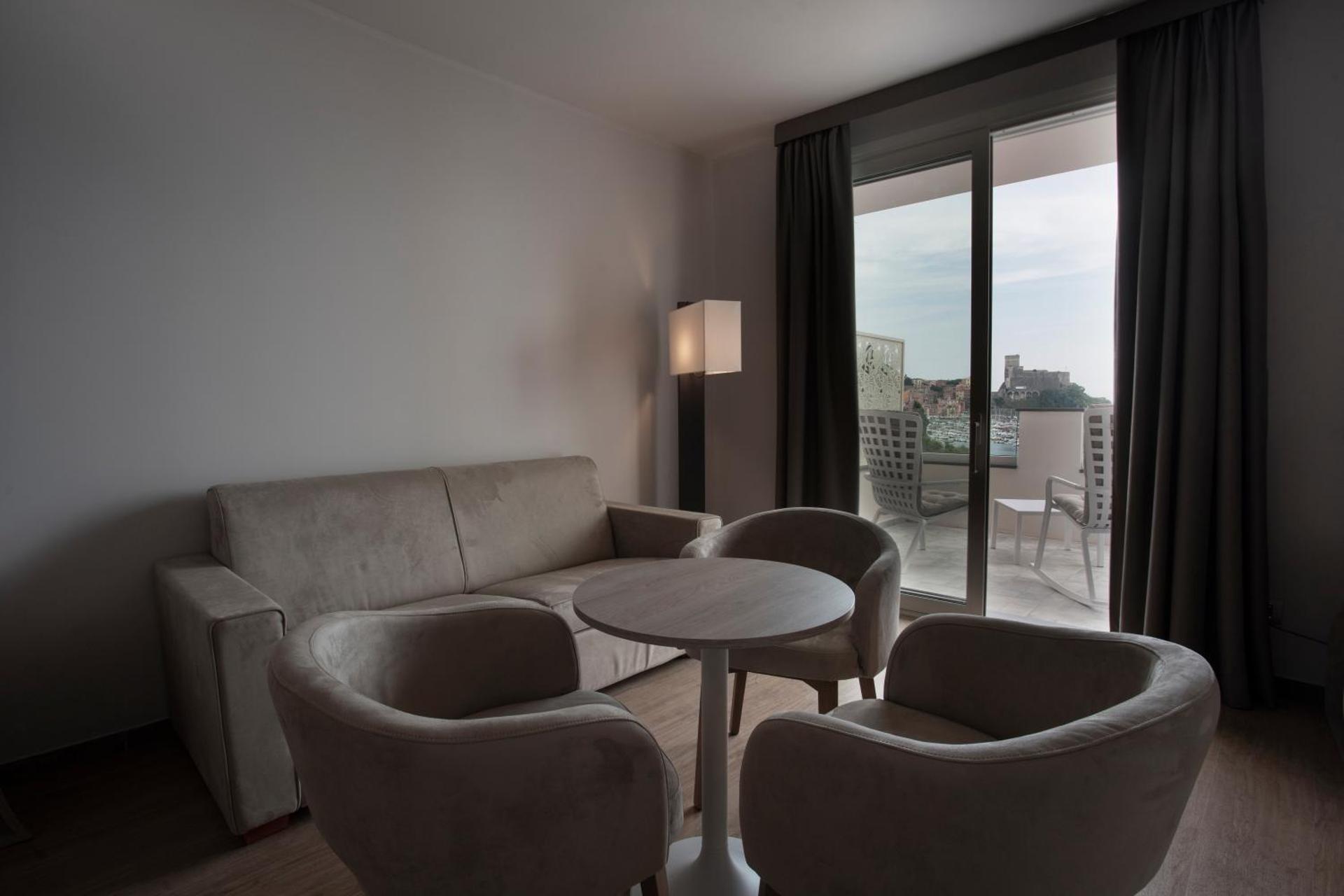 Hotel Byron - Photo 35