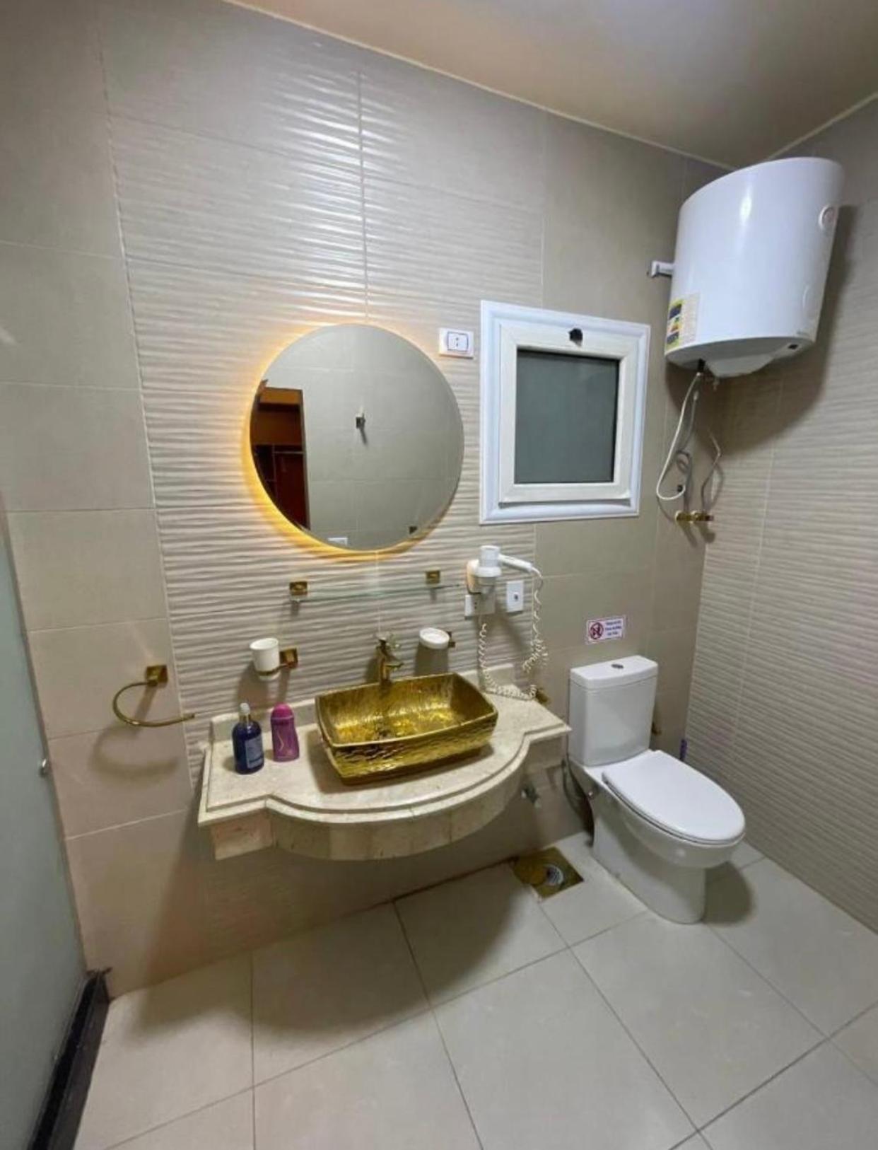 Lyra Pyramids Inn - Photo 42