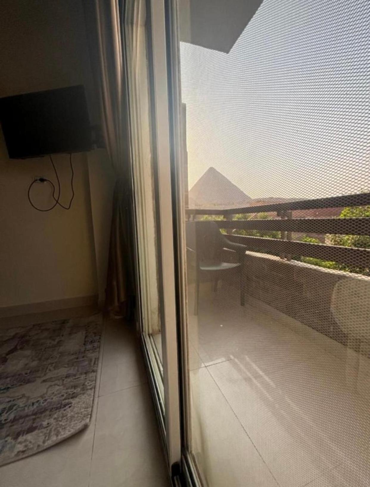 Lyra Pyramids Inn - Photo 14