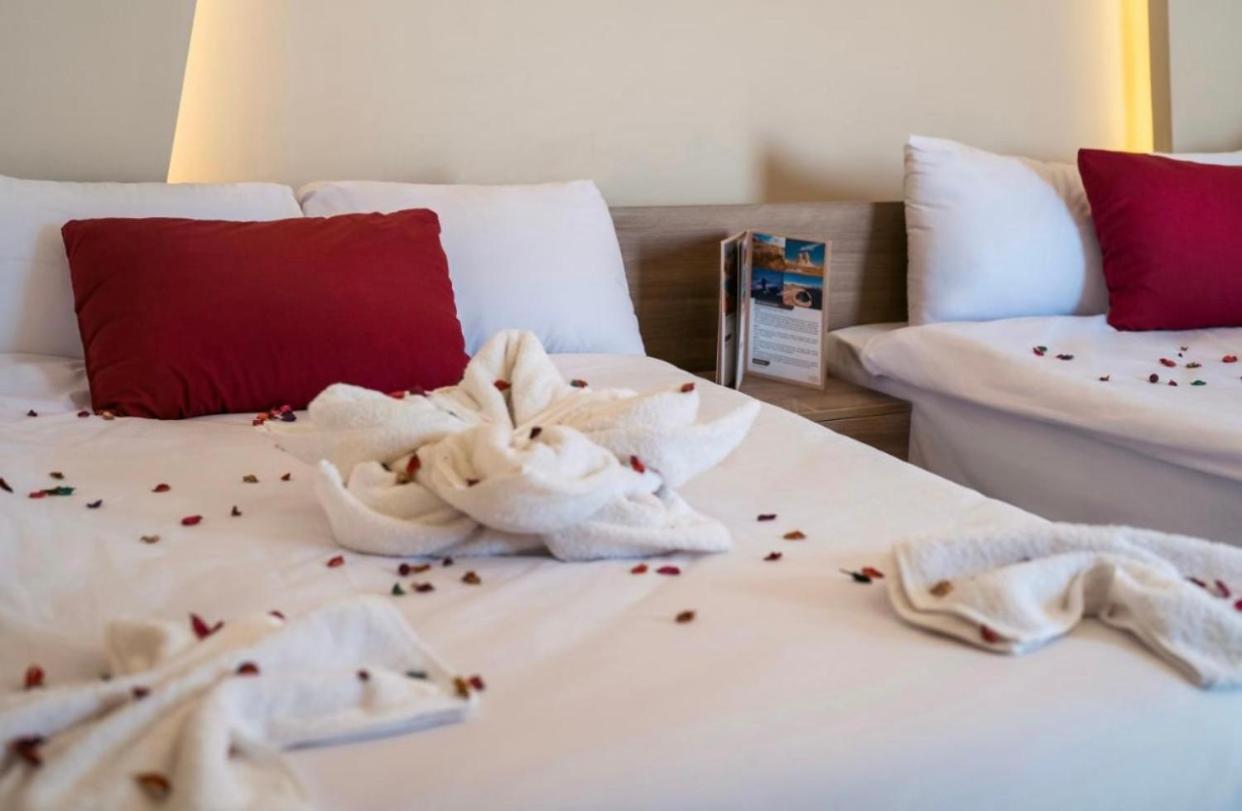 Lyra Pyramids Inn - Photo 6