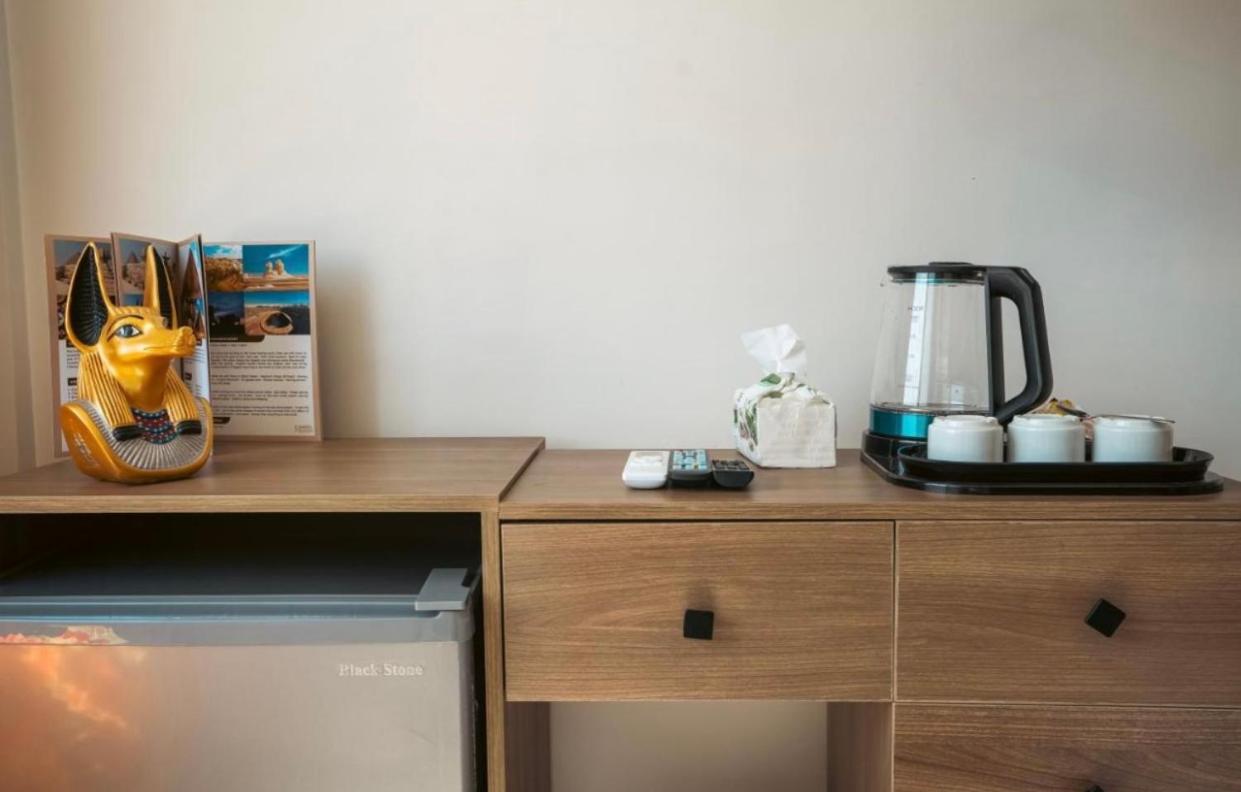 Lyra Pyramids Inn - Photo 11