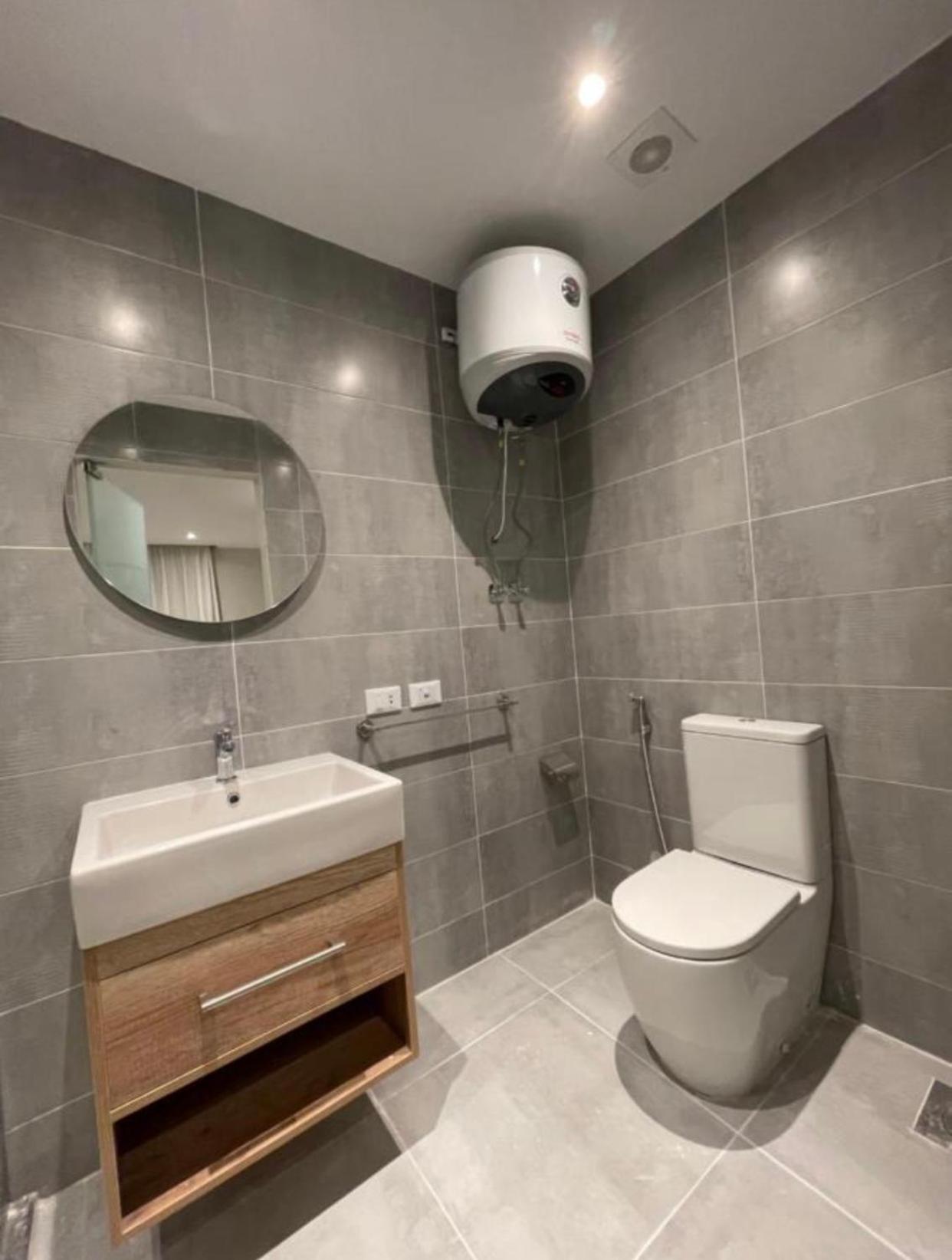 Lyra Pyramids Inn - Photo 23