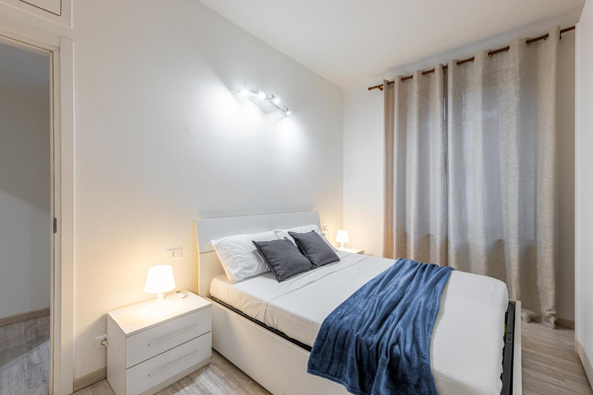 One-Bedroom Apartment - Photo 2