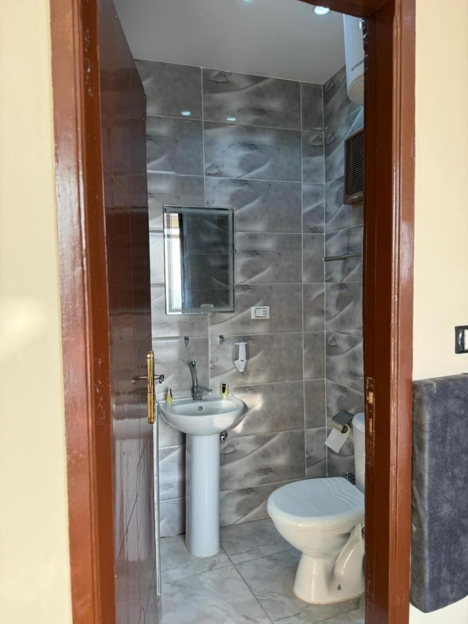 The moon pyramids view - Photo 4