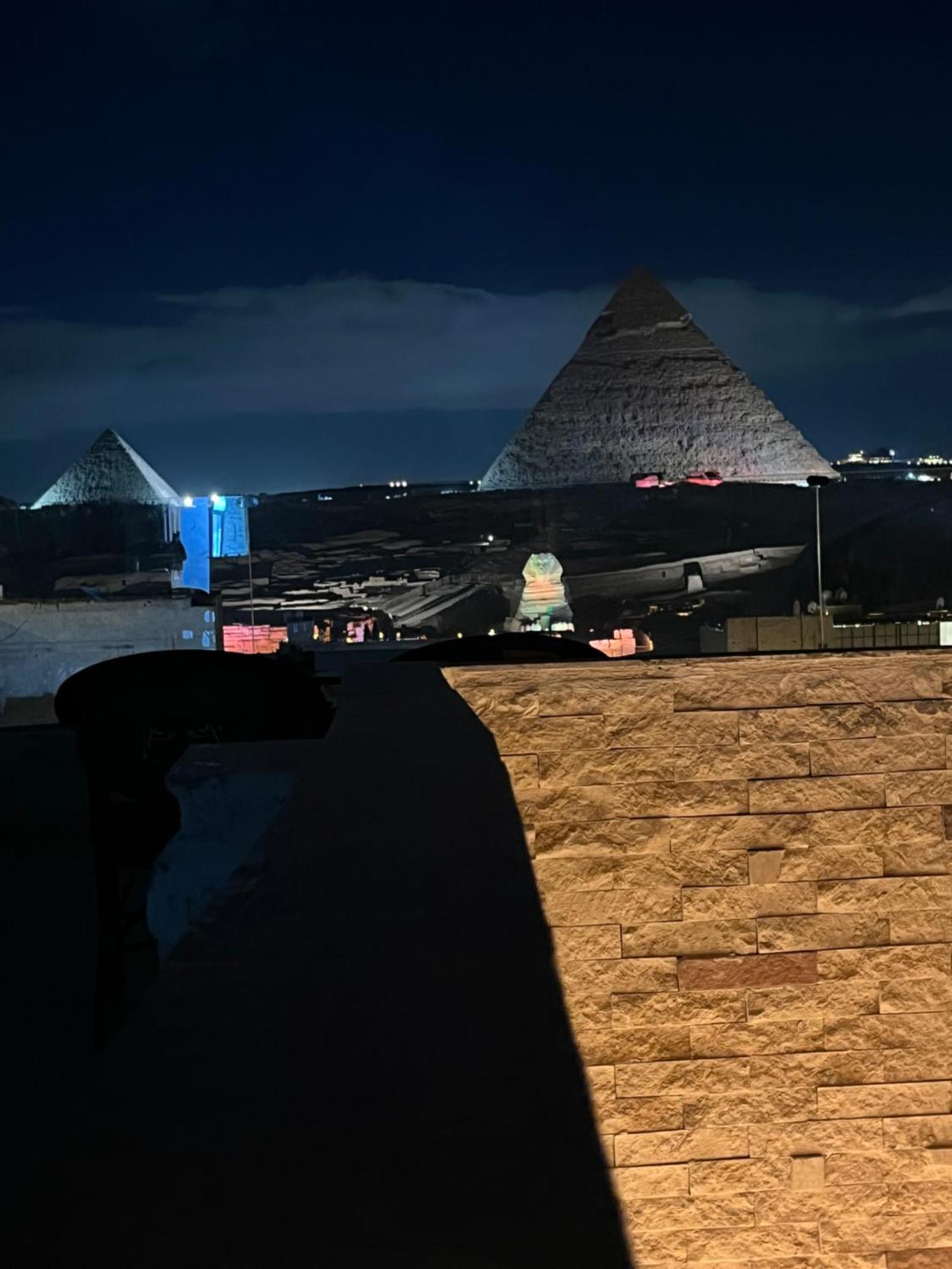 Middle east pyramids veiw &jacuzzi - Photo 3