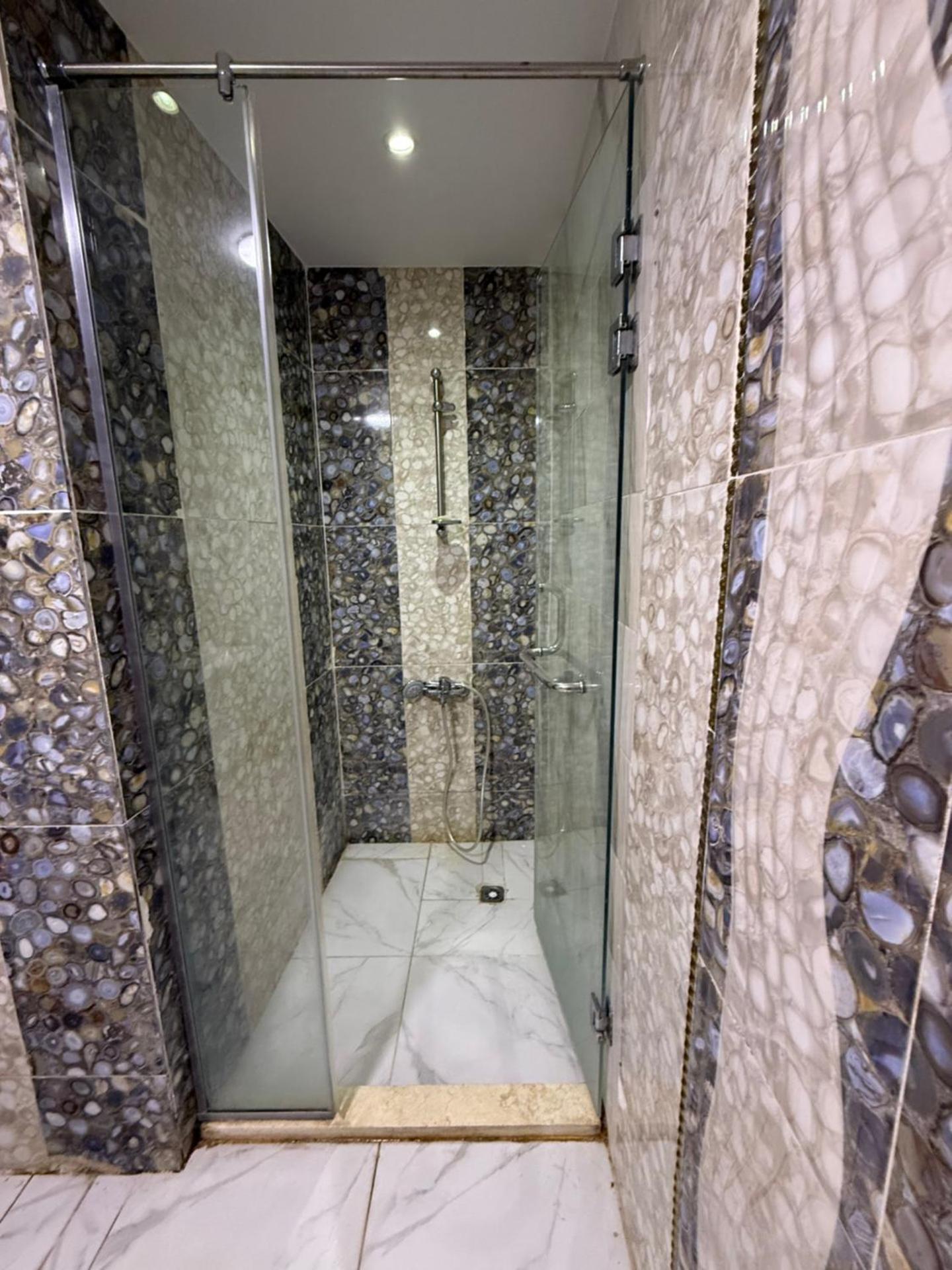 Middle east pyramids veiw &jacuzzi - Photo 8