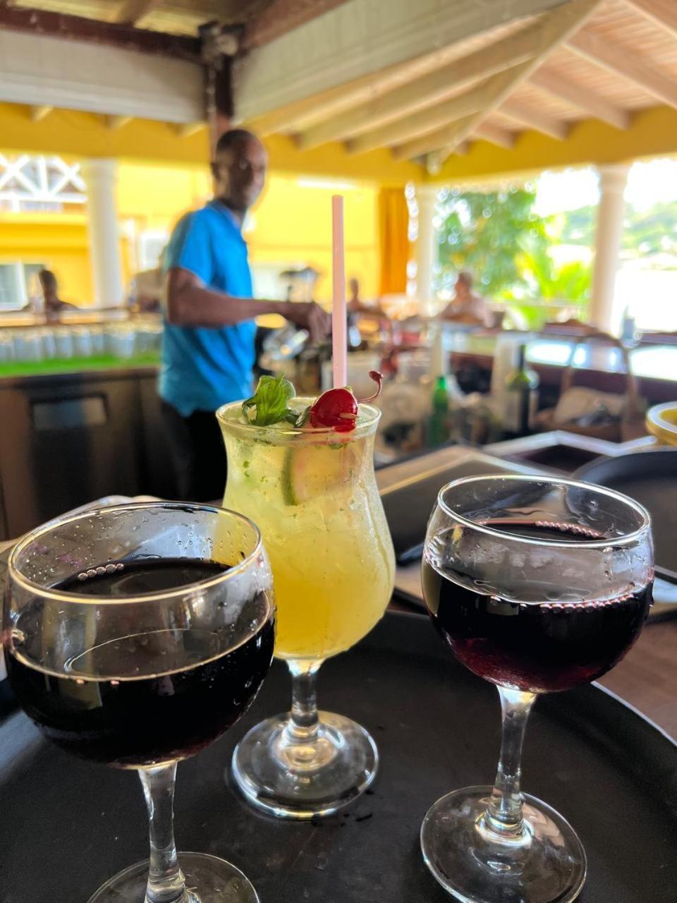 Paradise Beach Hotel - Photo 2