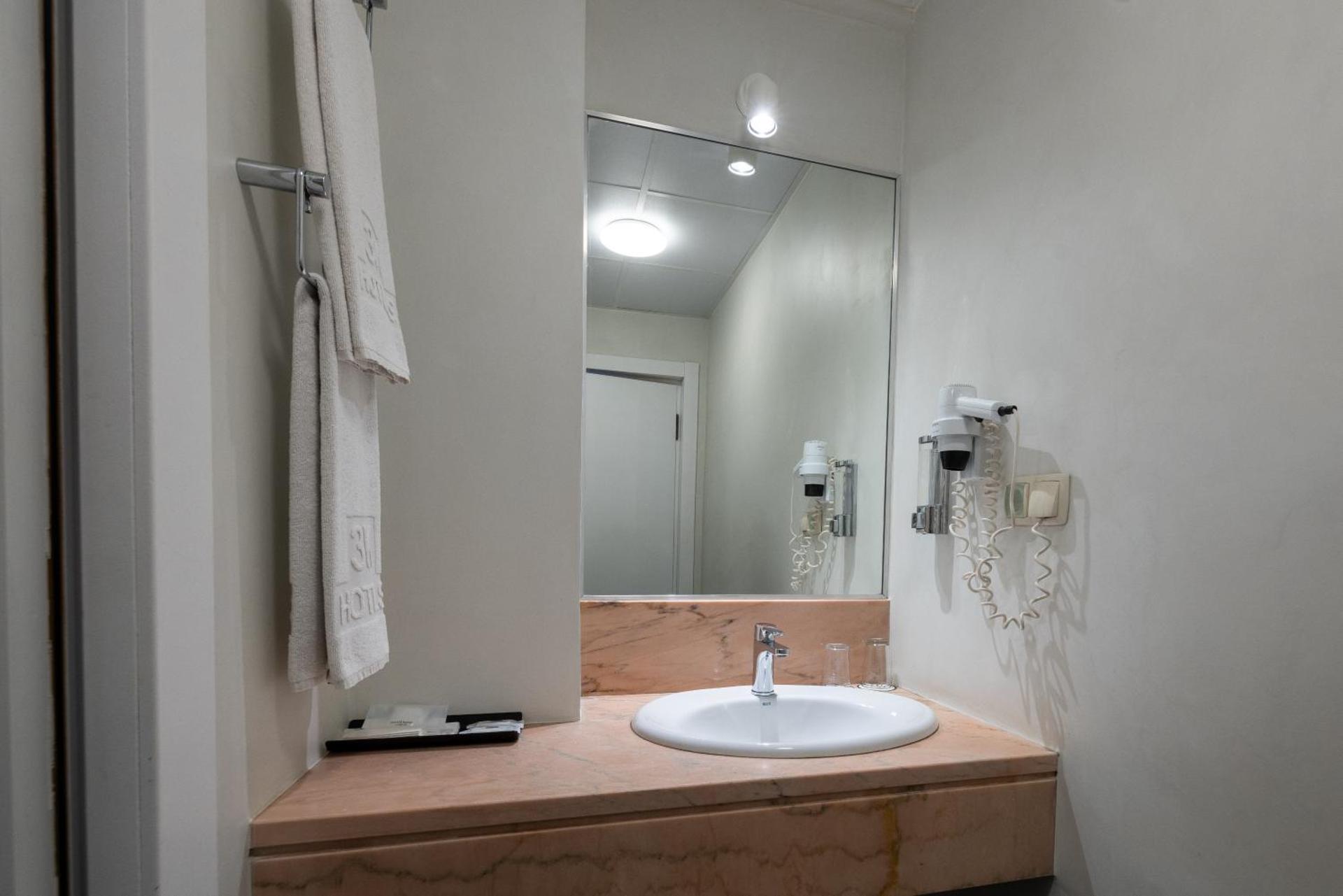 Hotel 3K Barcelona - Photo 135