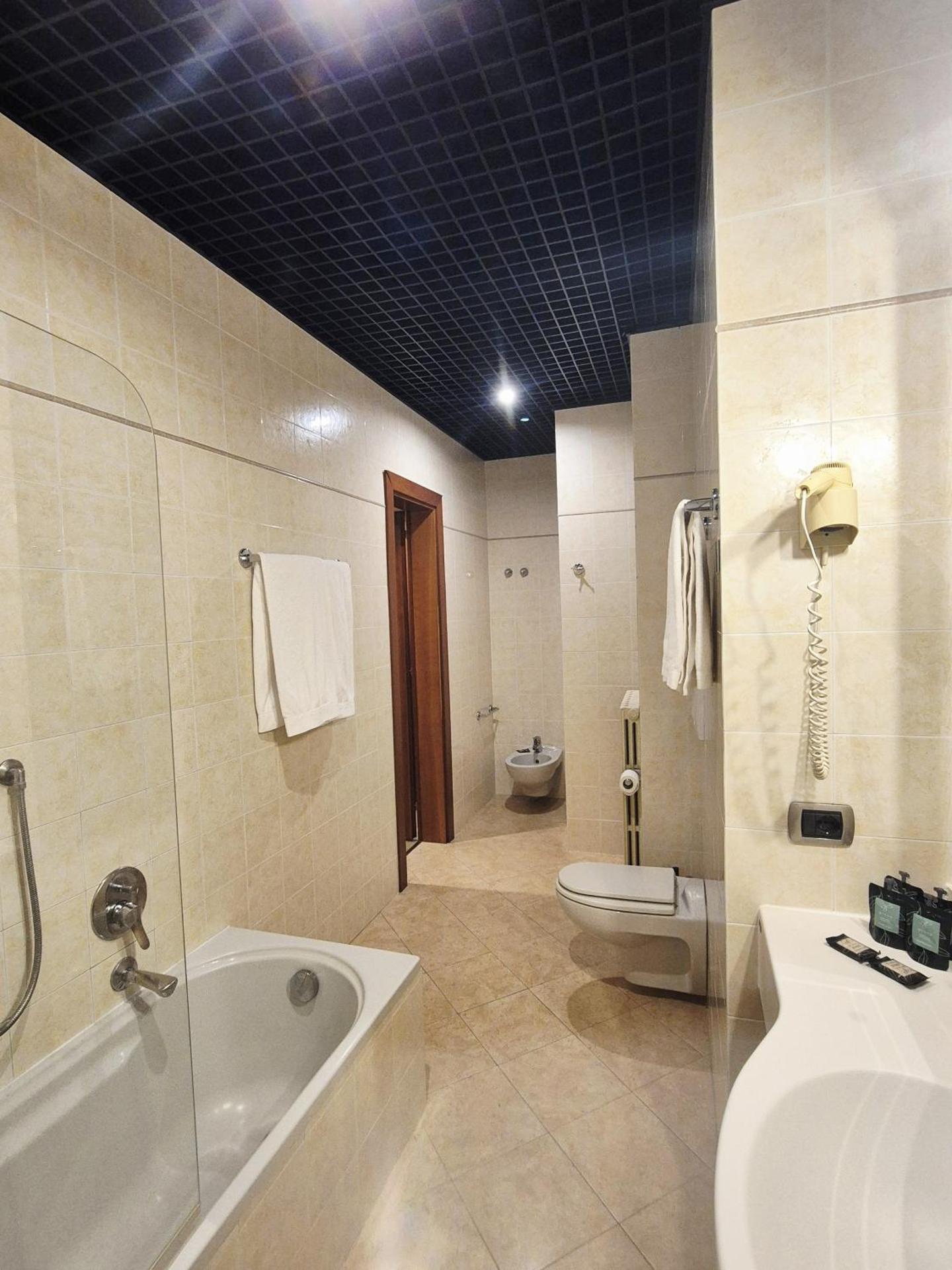 Hotel Excelsior Magenta - Photo 59