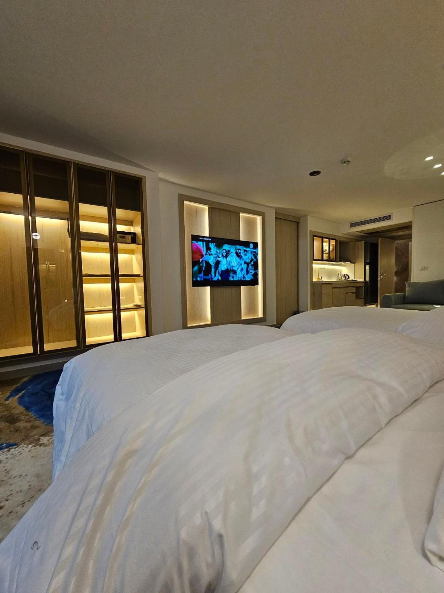 Sheraton Air Hotel - Photo 28