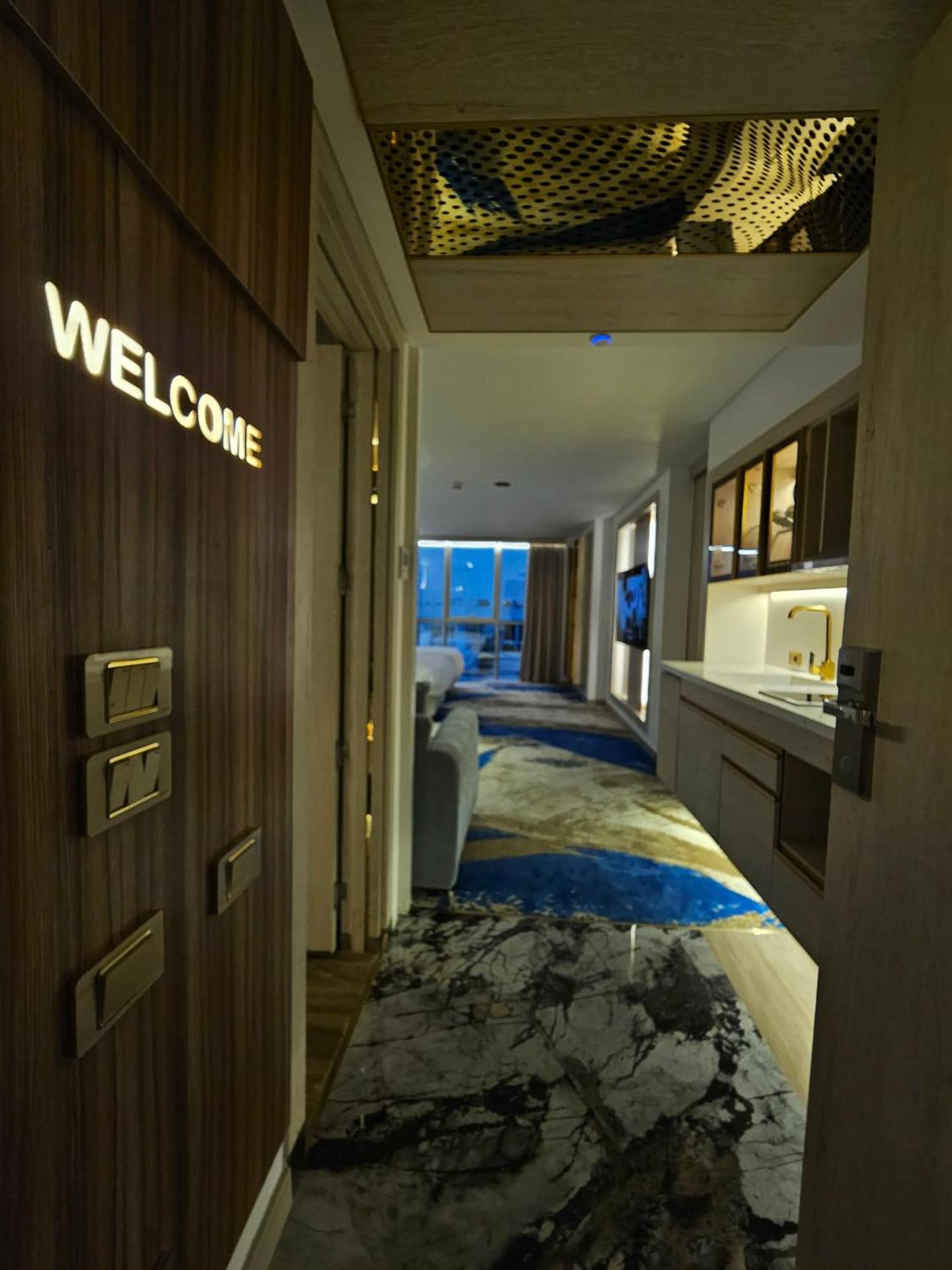 Sheraton Air Hotel - Photo 70