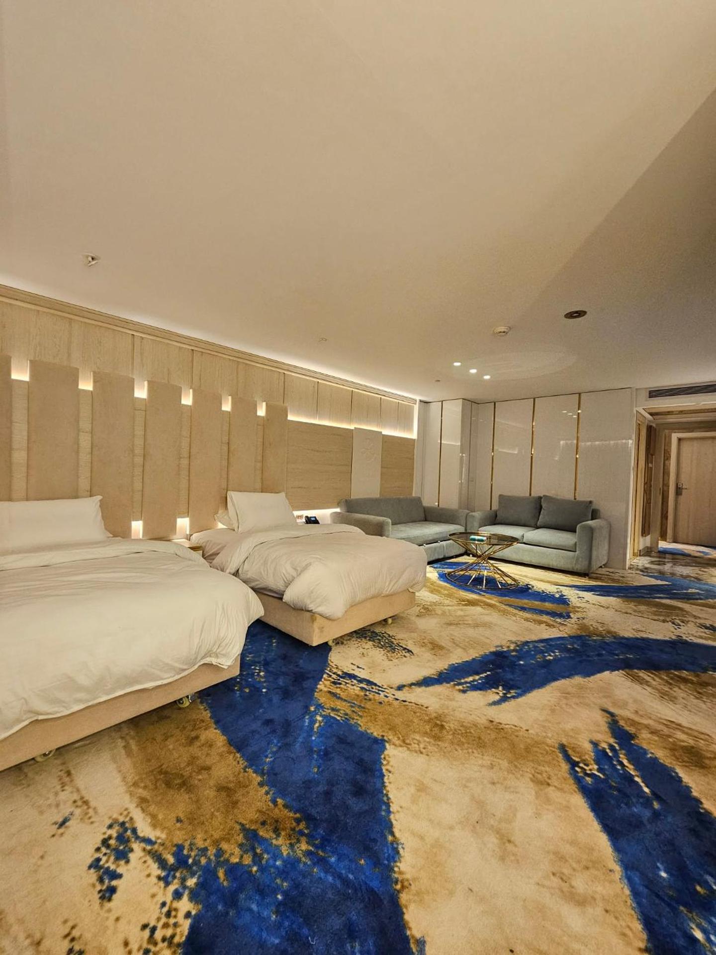 Sheraton Air Hotel - Photo 67