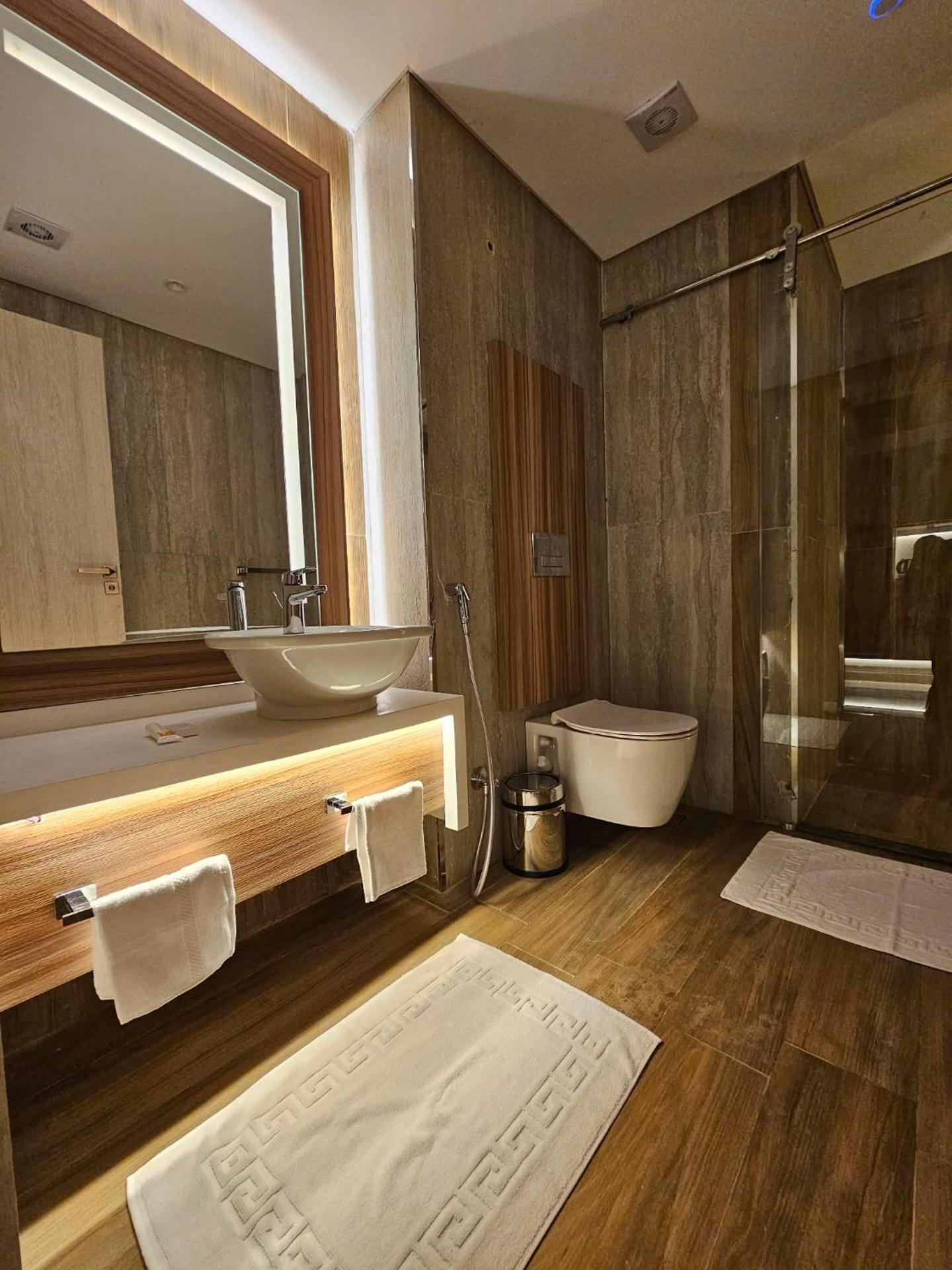 Sheraton Air Hotel - Photo 31