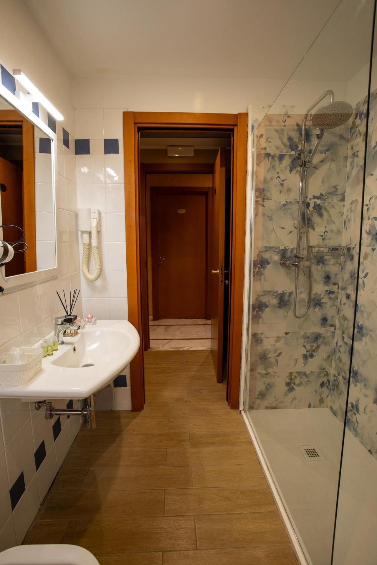 Hotel Dimora Adriana - Photo 2