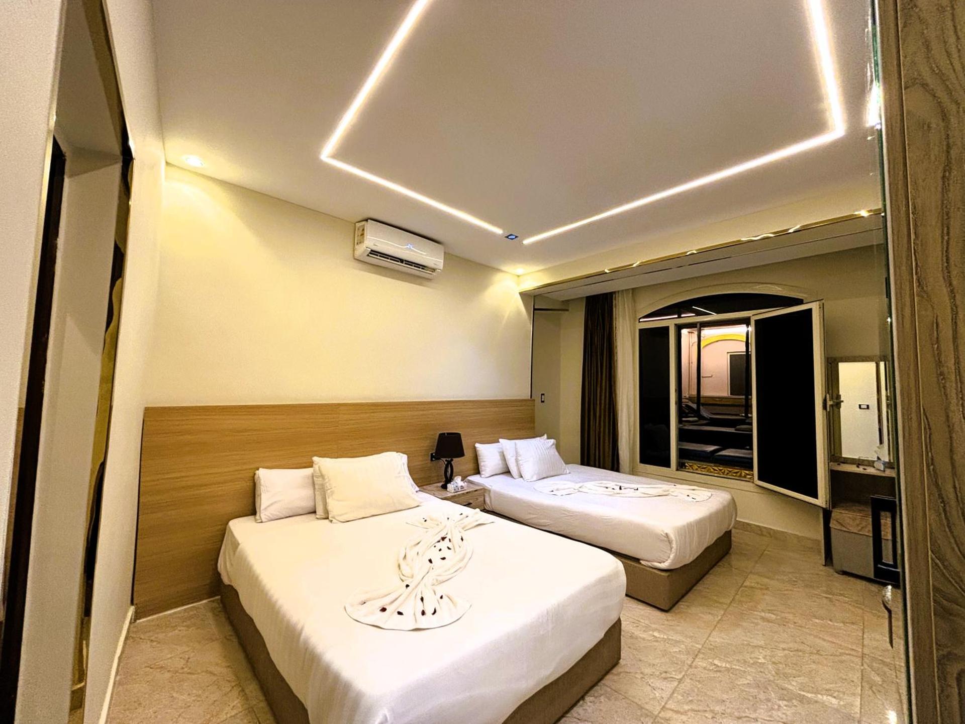 Nisut Pyramids Hotel - Photo 24