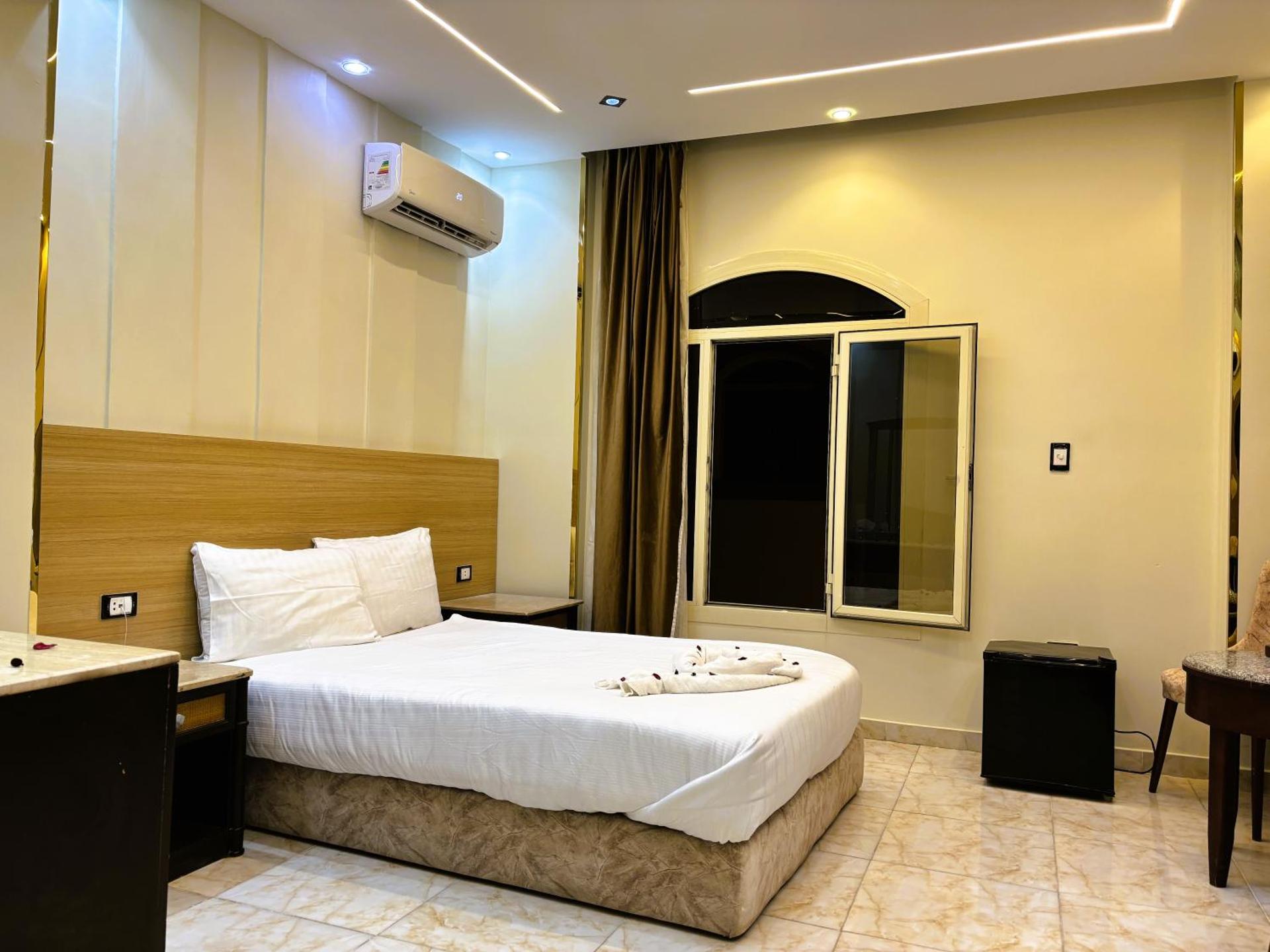 Nisut Pyramids Hotel - Photo 16